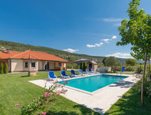 Vrijstaande villa met privézwembad en bergzicht nabij Imotski - thumbnail 1