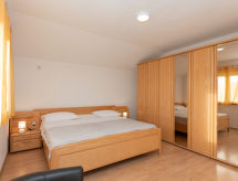 Ruime vakantiewoning voor 12 personen met privézwembad in de bergen bij Imotski - thumbnail 4