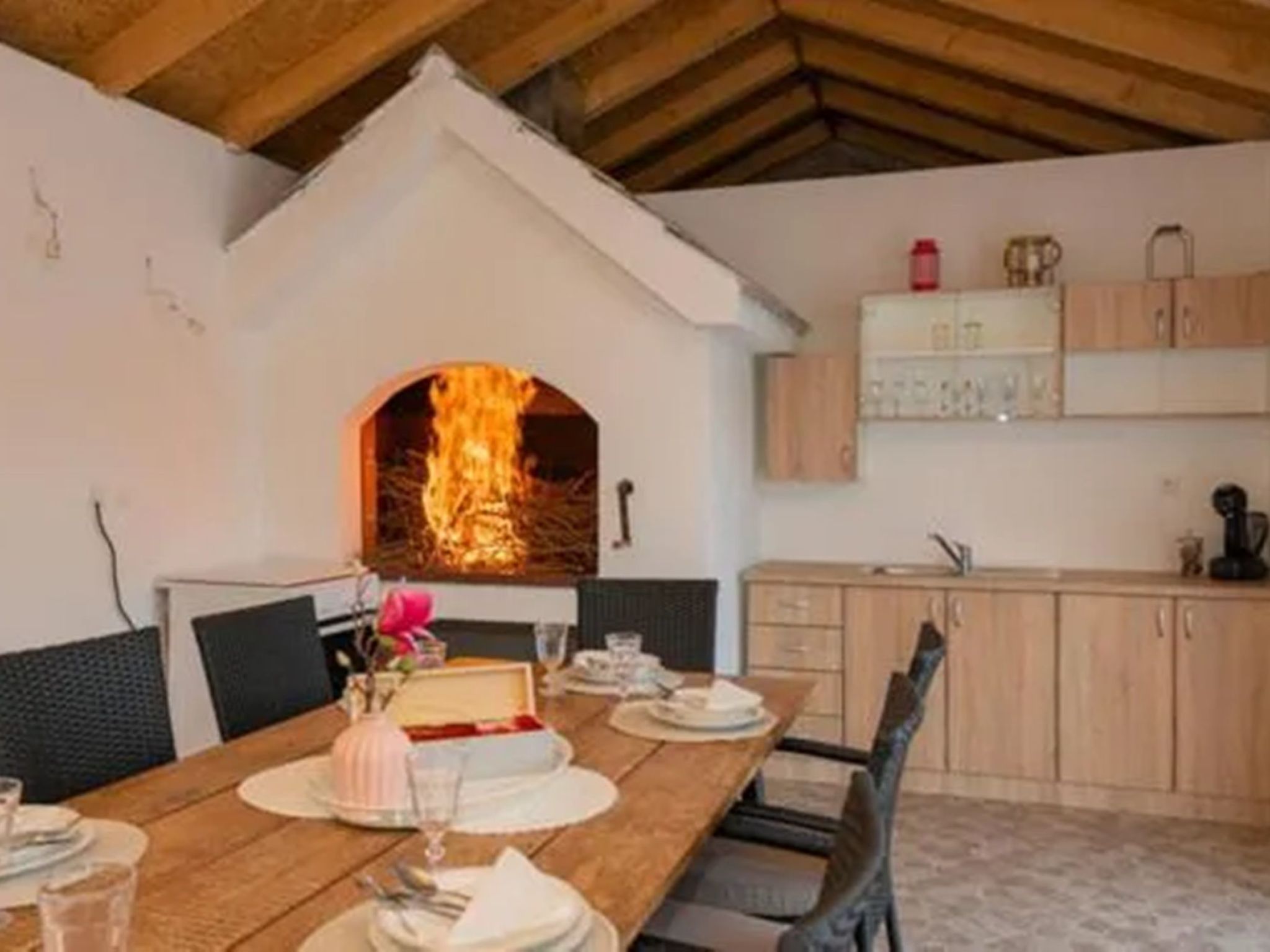 Ana mit Pool und Jacuzzi-Dedans