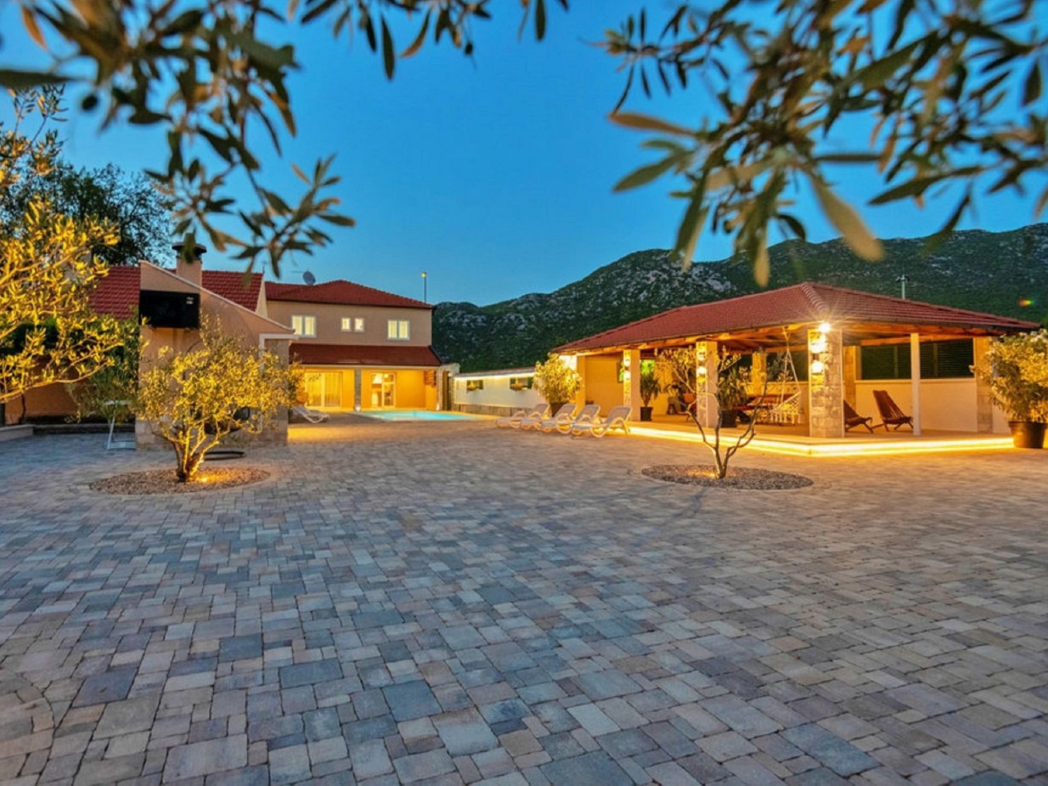 Villa Zara mit beheiztem Hydromassage-Pool-Dedans