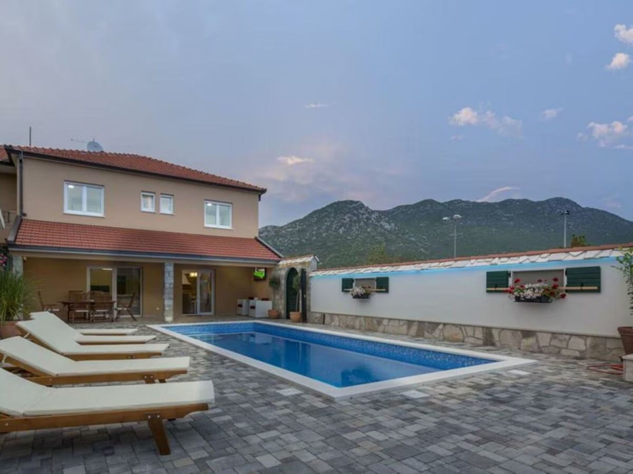 Villa Zara mit beheiztem Hydromassage-Pool-Dedans