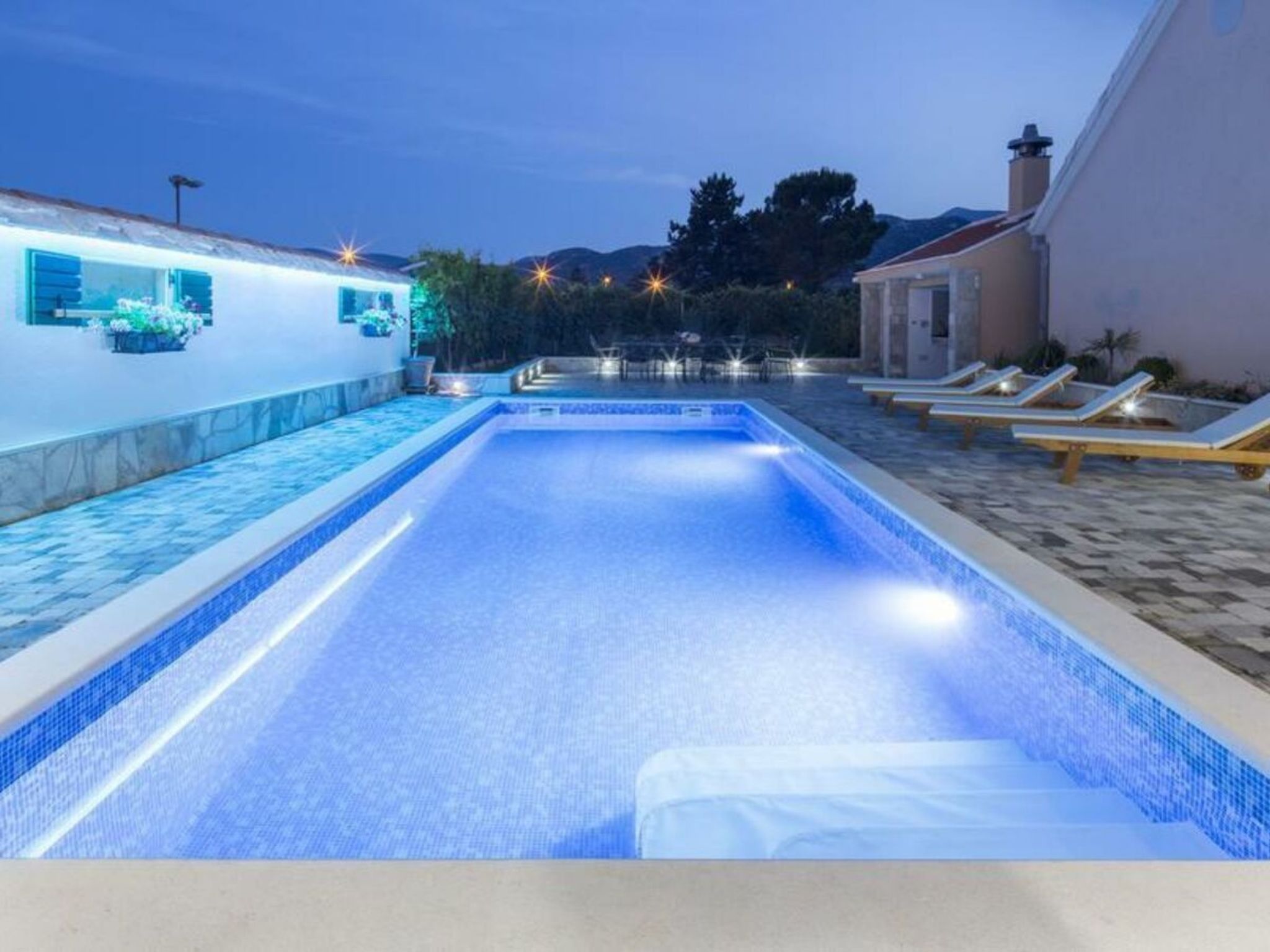 Villa Zara mit beheiztem Hydromassage-Pool-Dedans