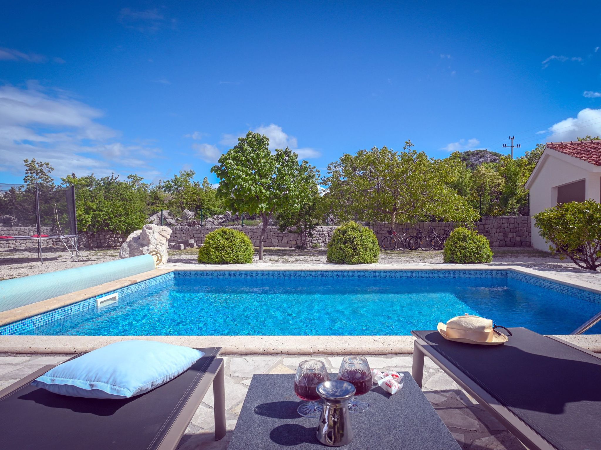 Freistehendes Ferienhaus in Duge Njive mit Privatem Pool-Dedans