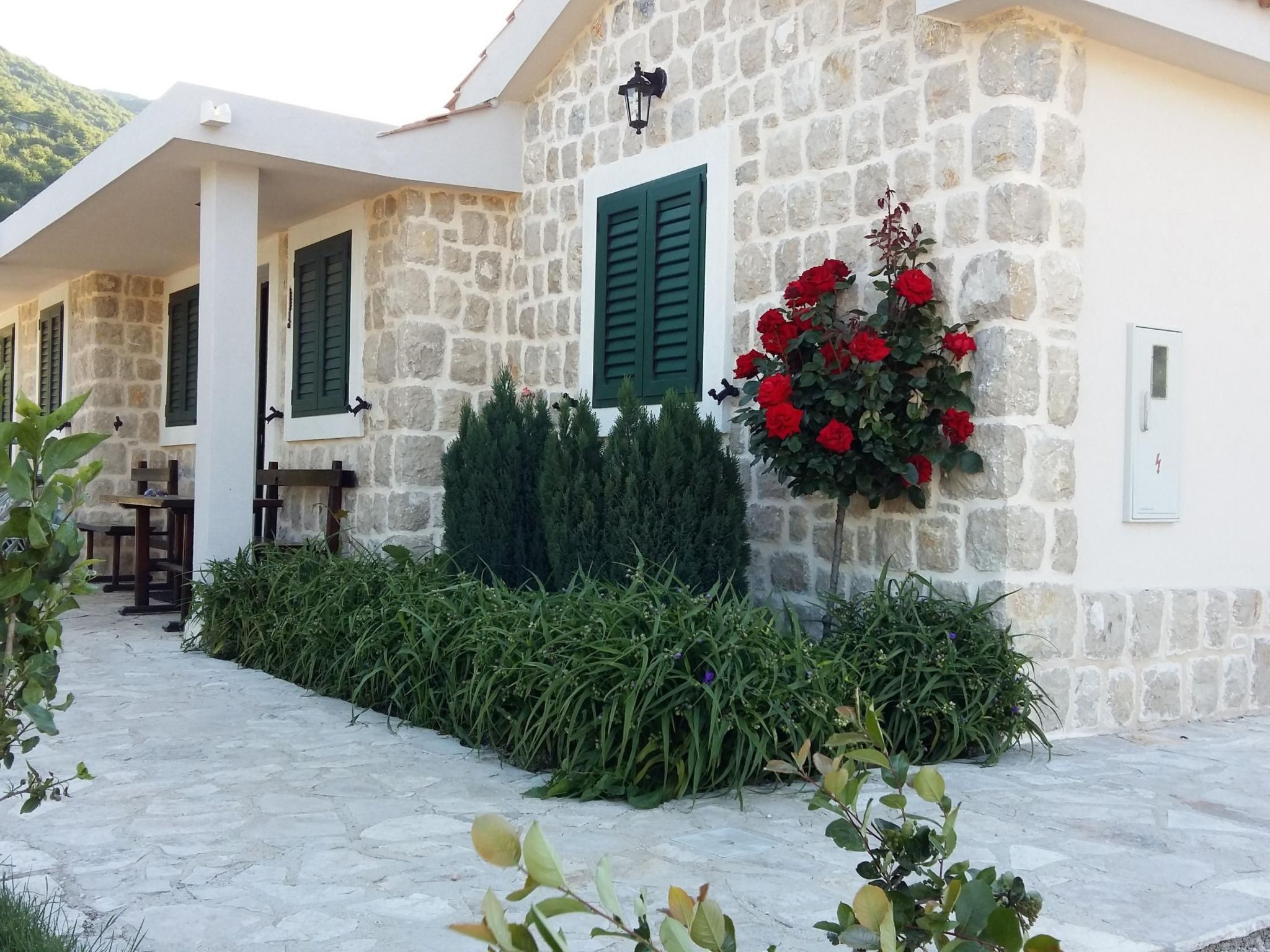 Freistehendes Ferienhaus in Duge Njive mit Privatem Pool-Dedans