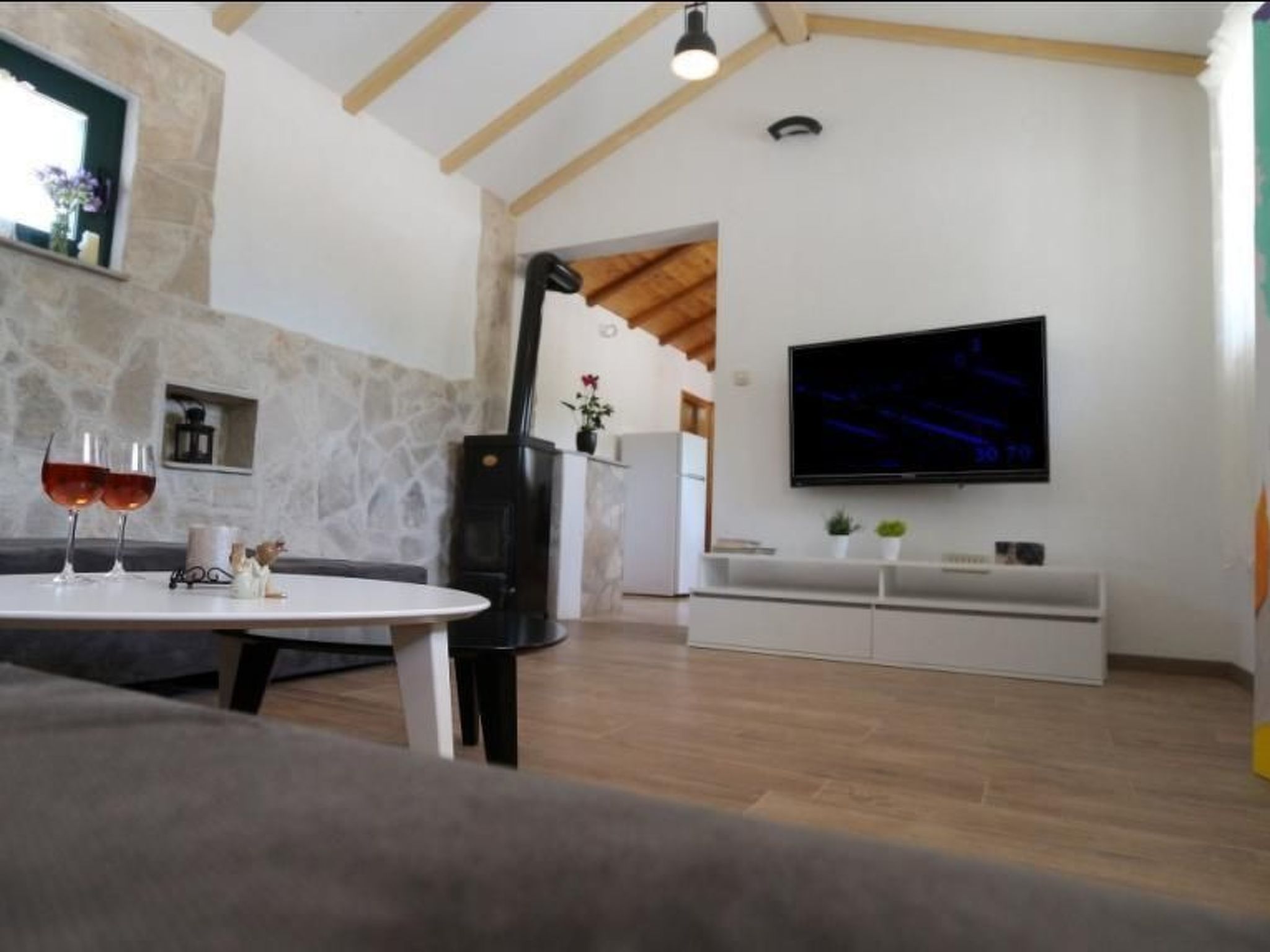 Freistehendes Ferienhaus in Duge Njive mit Privatem Pool-Dedans