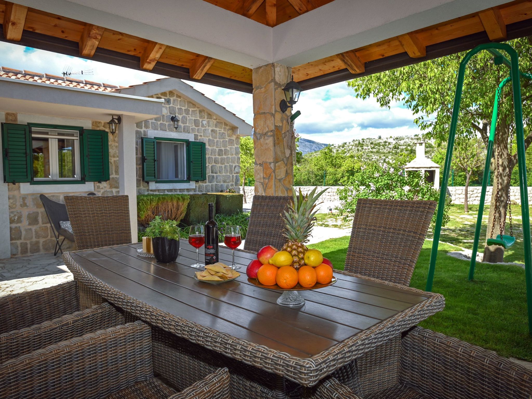 Freistehendes Ferienhaus in Duge Njive mit Privatem Pool-Dedans