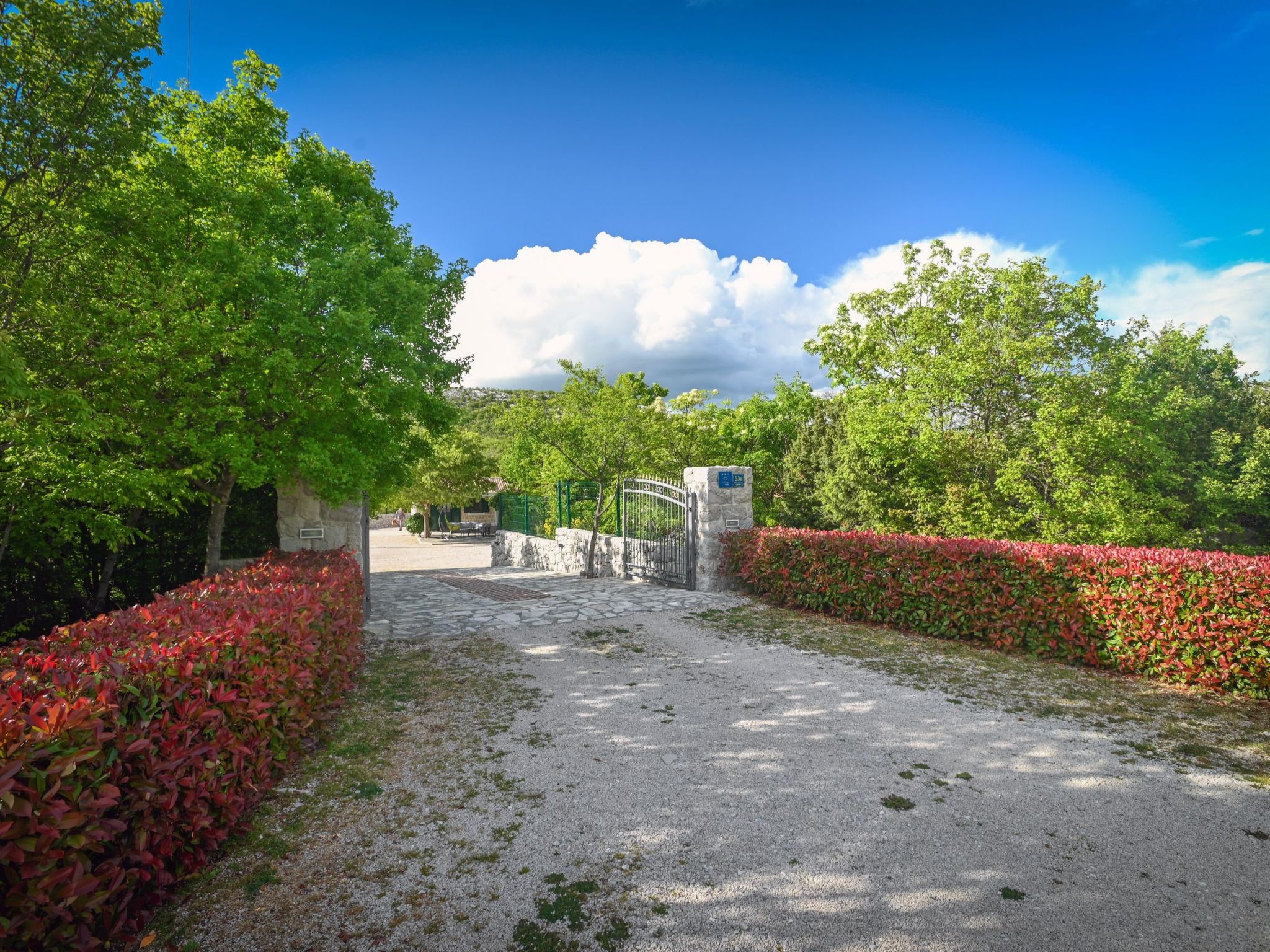 Freistehendes Ferienhaus in Duge Njive mit Privatem Pool-Dedans