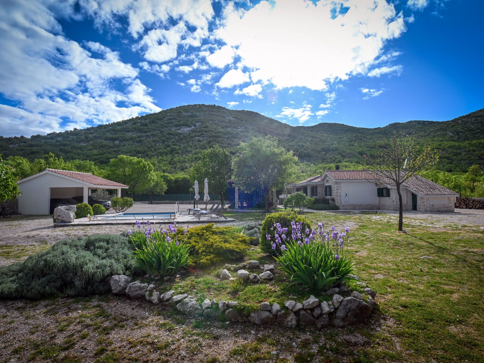 Freistehendes Ferienhaus in Duge Njive mit Privatem Pool-Dedans