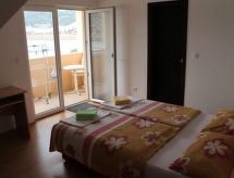 Ruim vakantiehuis voor 8 direct aan het meer in Rogotin, Zuid-Dalmatië - thumbnail 2