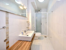Appartement aan zee in Blace - 10 meter van het strand - thumbnail 6