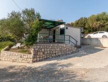 Vrijstaande bungalow Dubra vlakbij zee in Klek met privéterrein - thumbnail 2