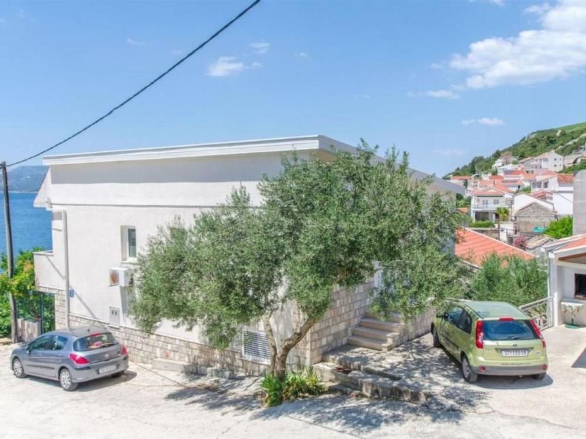 Angenehme Wohnung in Komarna mit privatem Parkplatz-Binnen