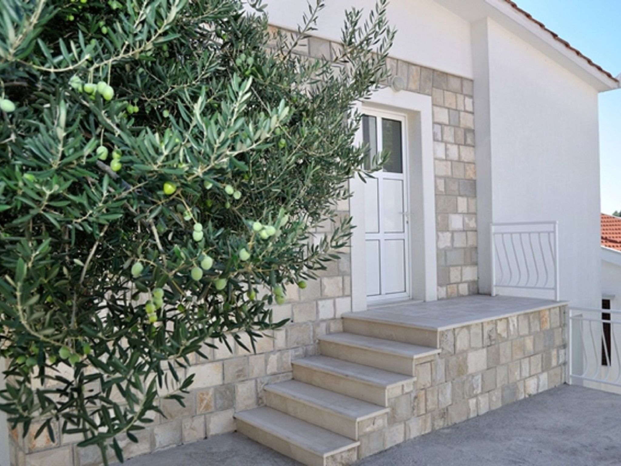 Angenehme Wohnung in Komarna mit privatem Parkplatz-Binnen