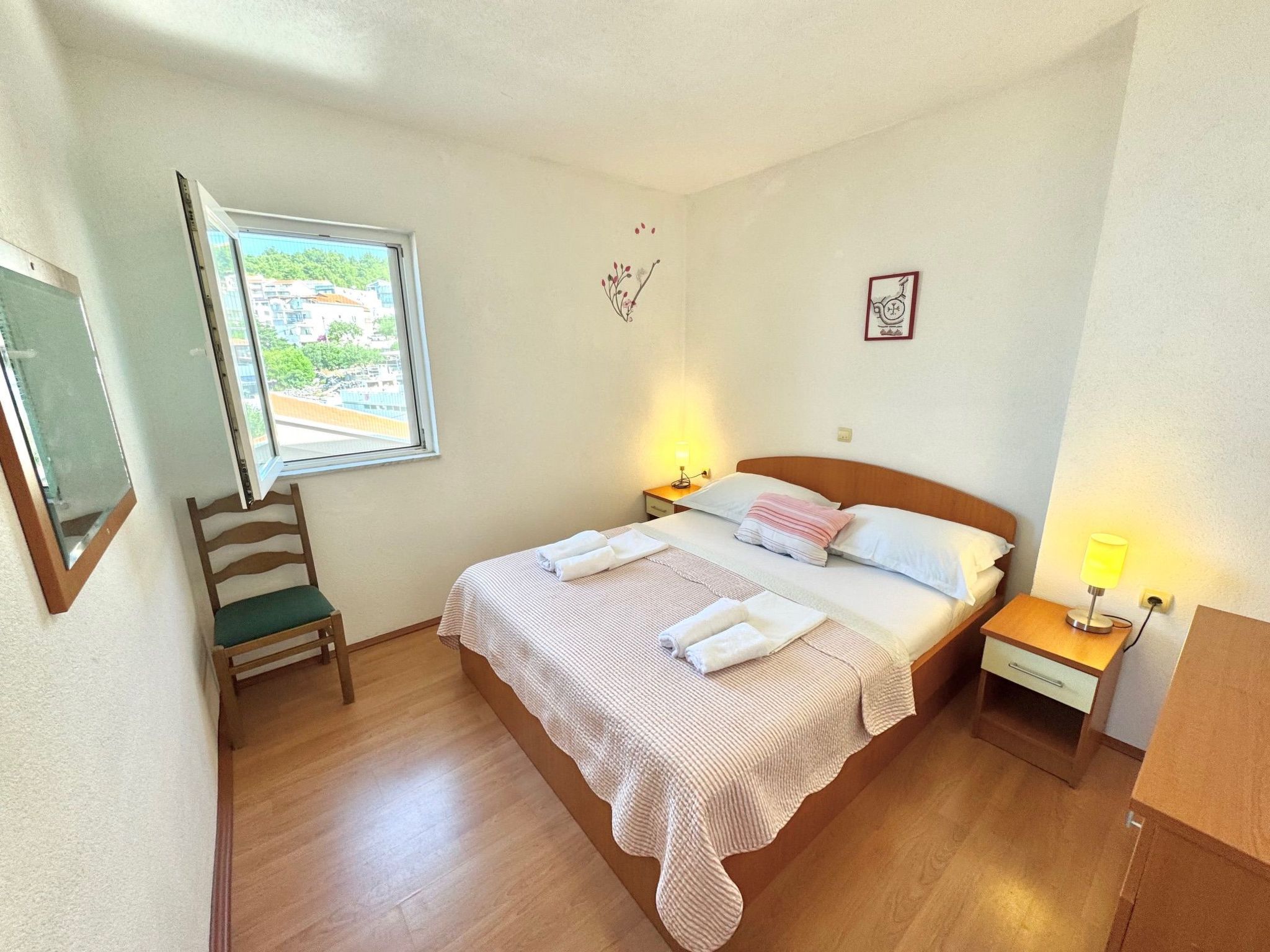 Angenehme Wohnung in Komarna mit privatem Parkplatz-Binnen