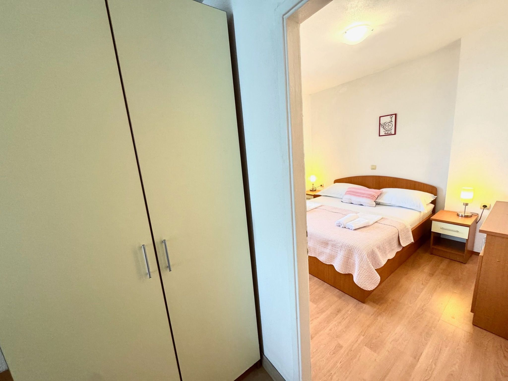 Angenehme Wohnung in Komarna mit privatem Parkplatz-Binnen