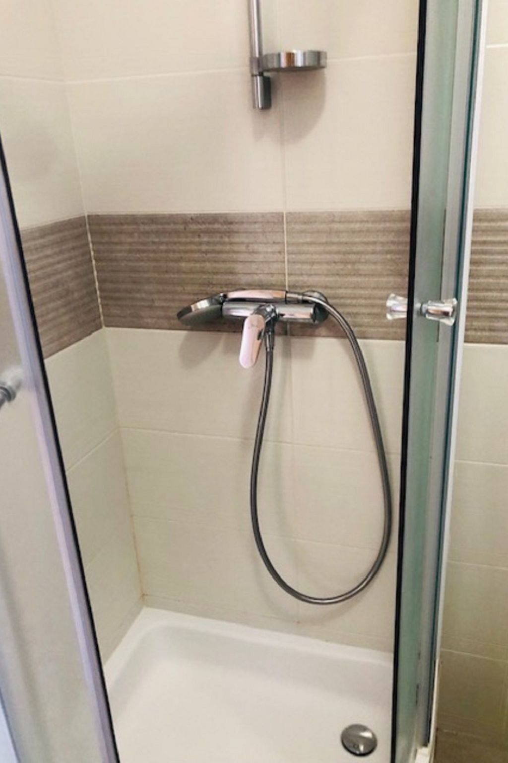 Für drei Personen-Binnen