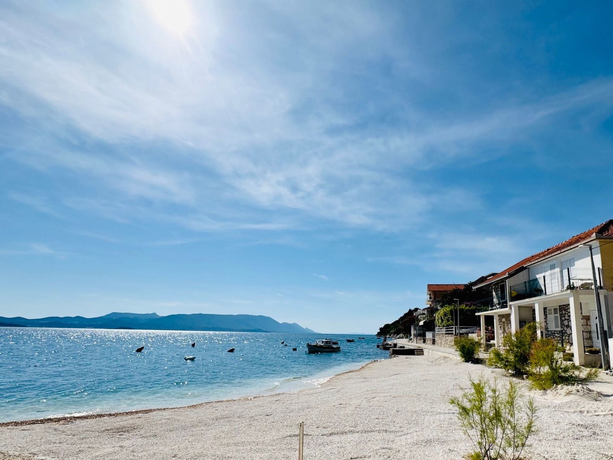 Für drei Personen-Binnen