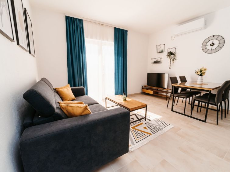 Centraal gelegen appartement aan zee in Klek voor 4 personen in Klek