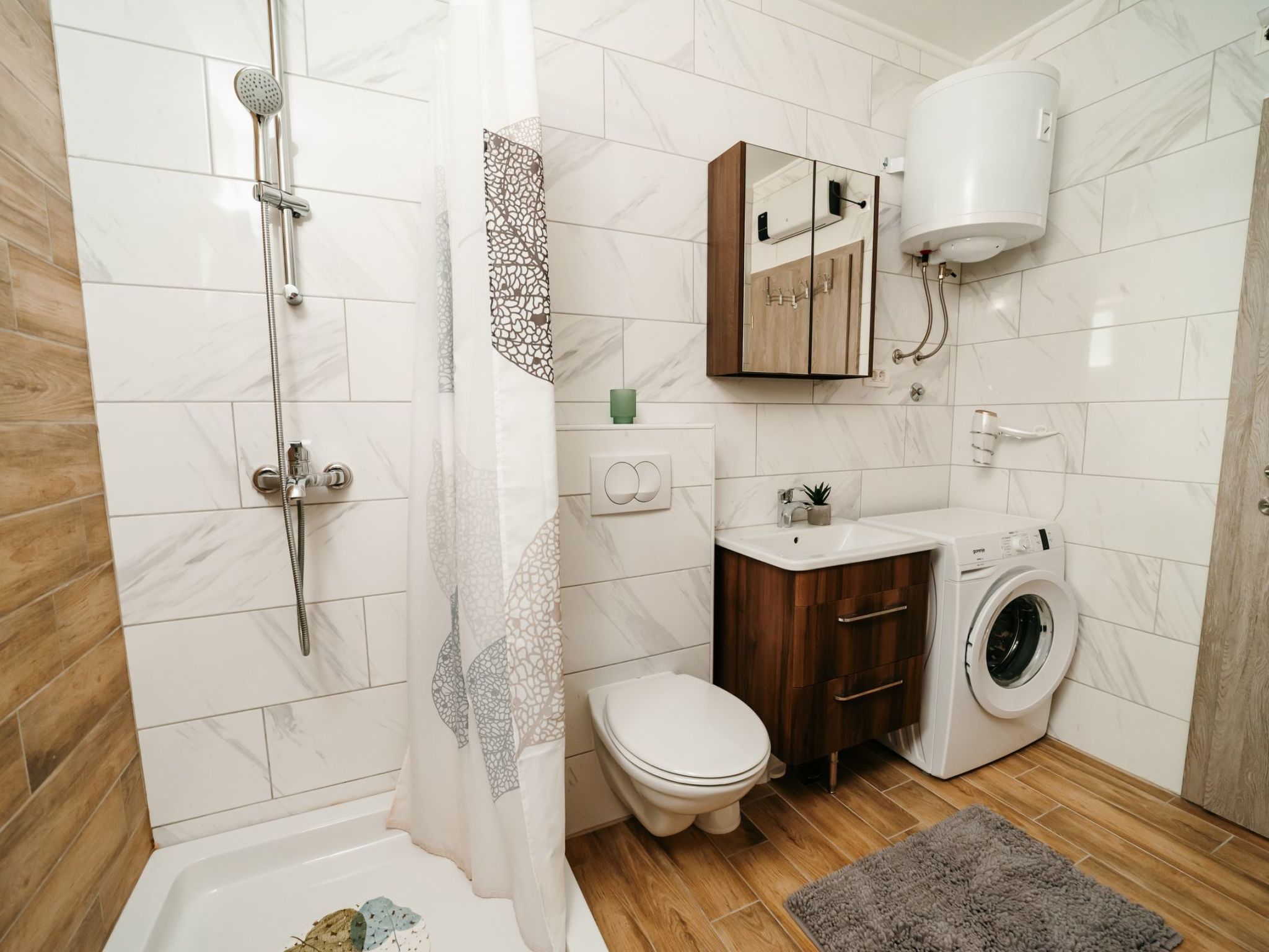 Wohnung mit Blick auf das Wasser-Image-tags.info