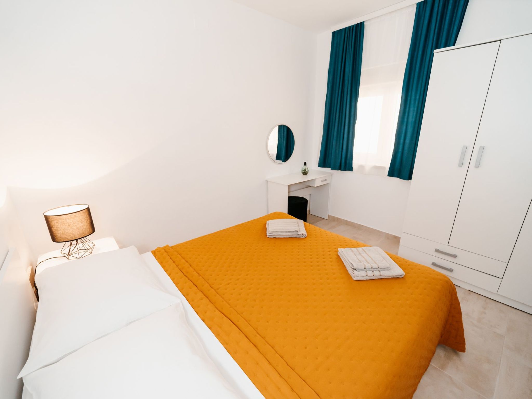 Wohnung mit Blick auf das Wasser-Image-tags.info