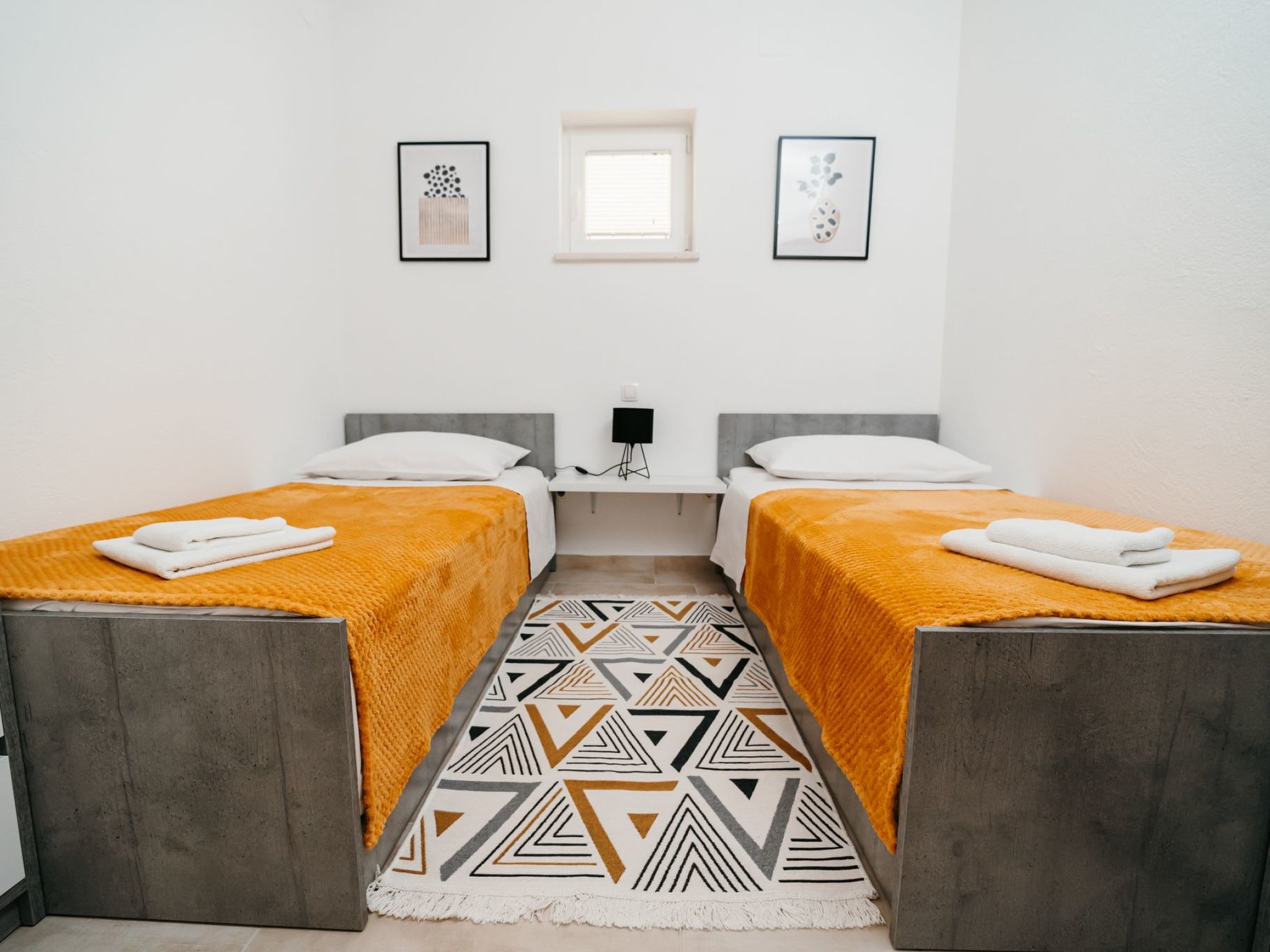 Wohnung mit Blick auf das Wasser-Image-tags.info