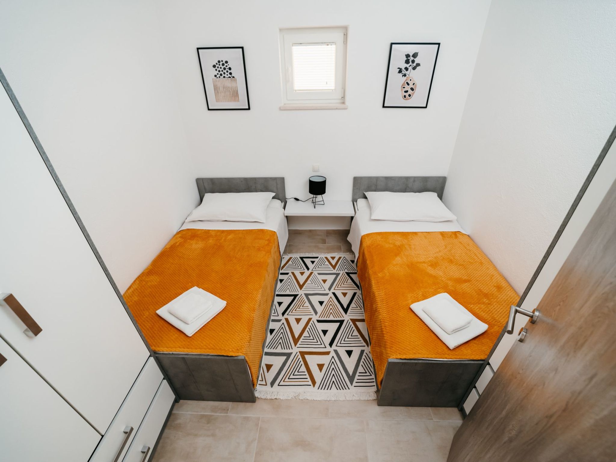 Wohnung mit Blick auf das Wasser-Image-tags.info