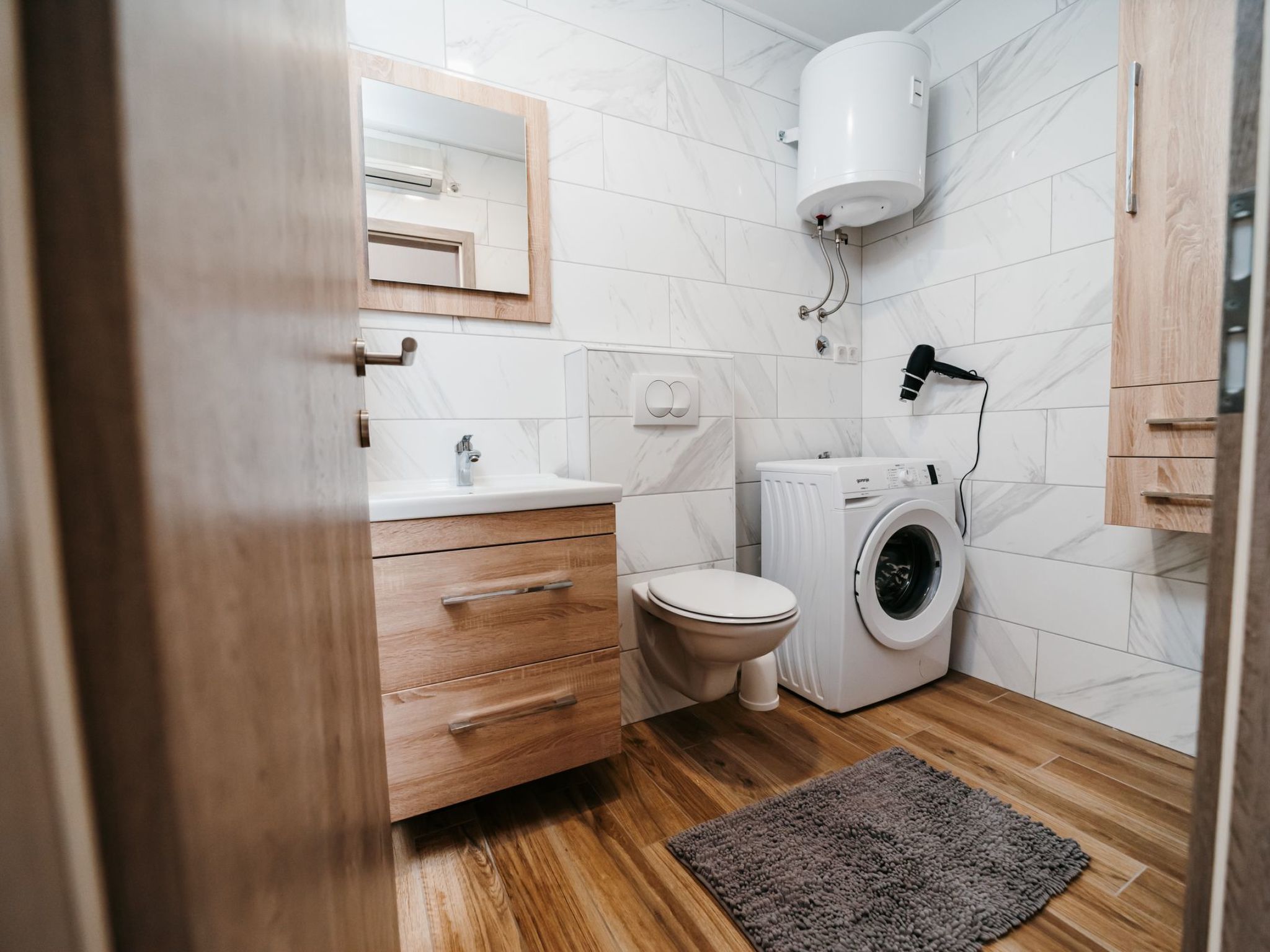 "Gray" mit Blick auf das Wasser-Image-tags.info