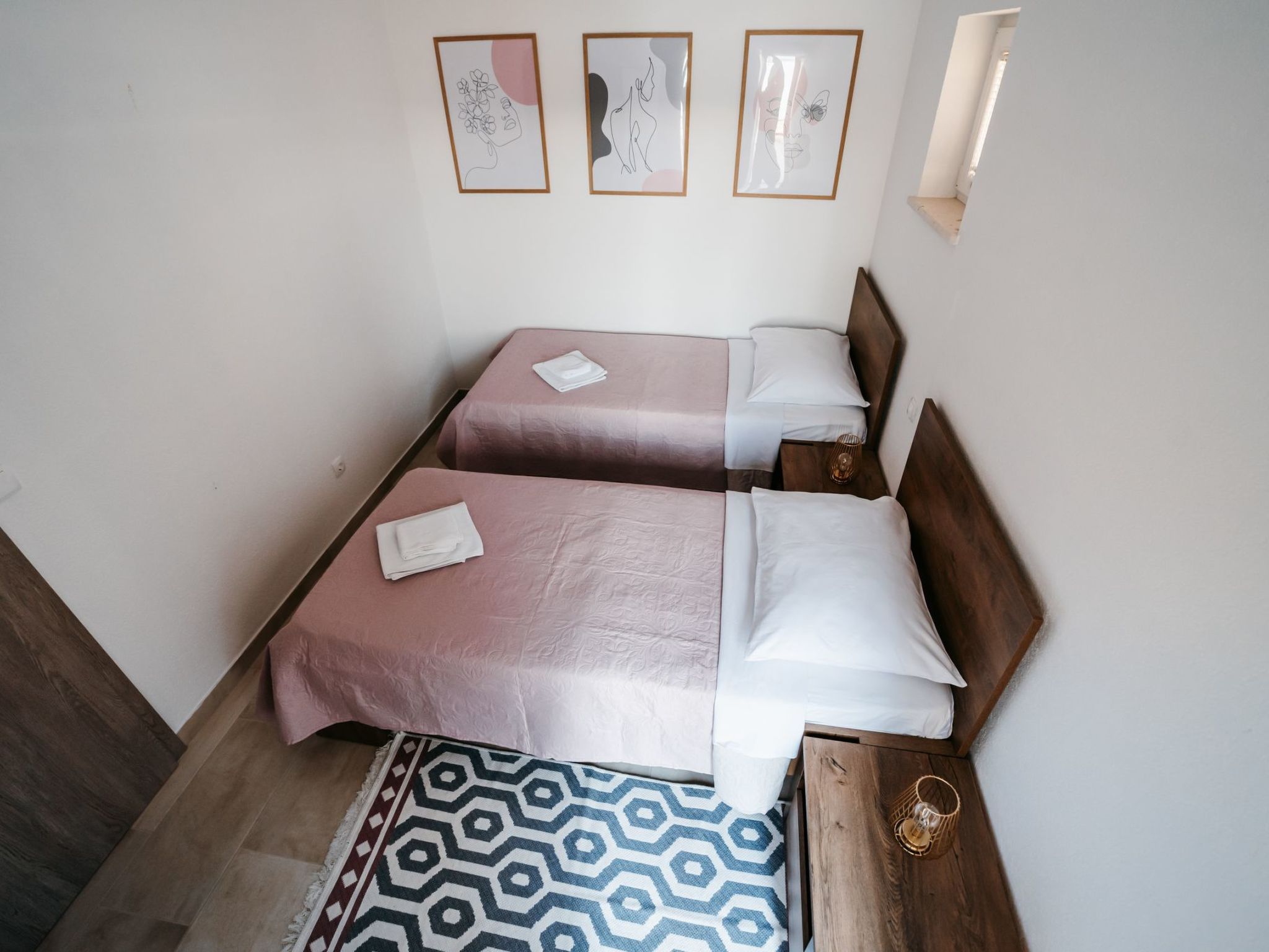 "Gray" mit Blick auf das Wasser-Image-tags.info