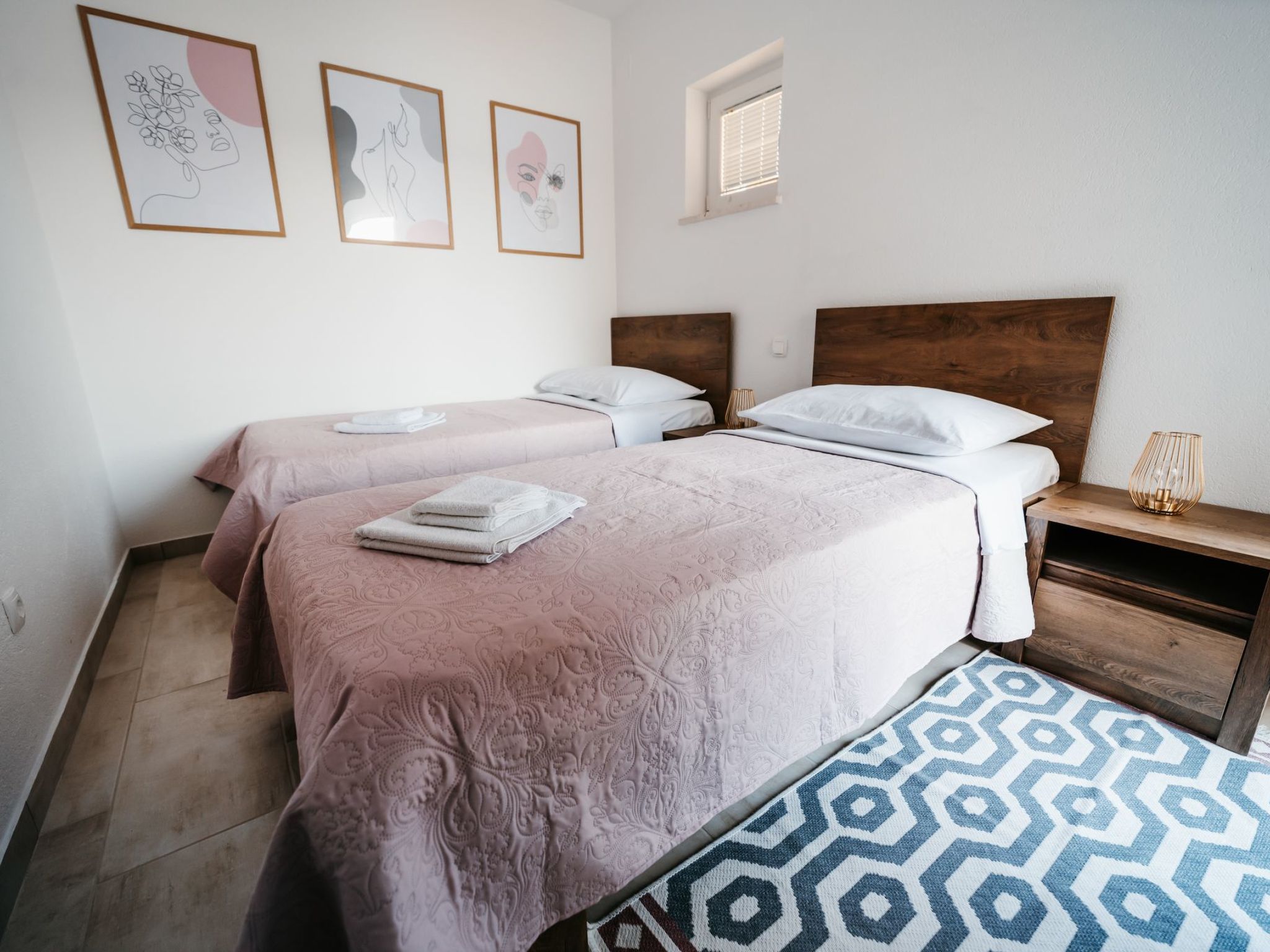 "Gray" mit Blick auf das Wasser-Image-tags.info