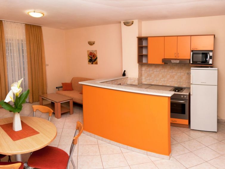 Modern Eingerichtete Ferienwohnung Orange - Duba