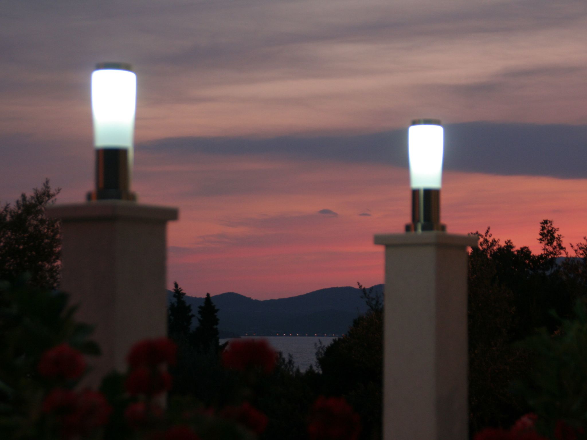 Modern eingerichtete Ferienwohnung orange-Image-tags.info