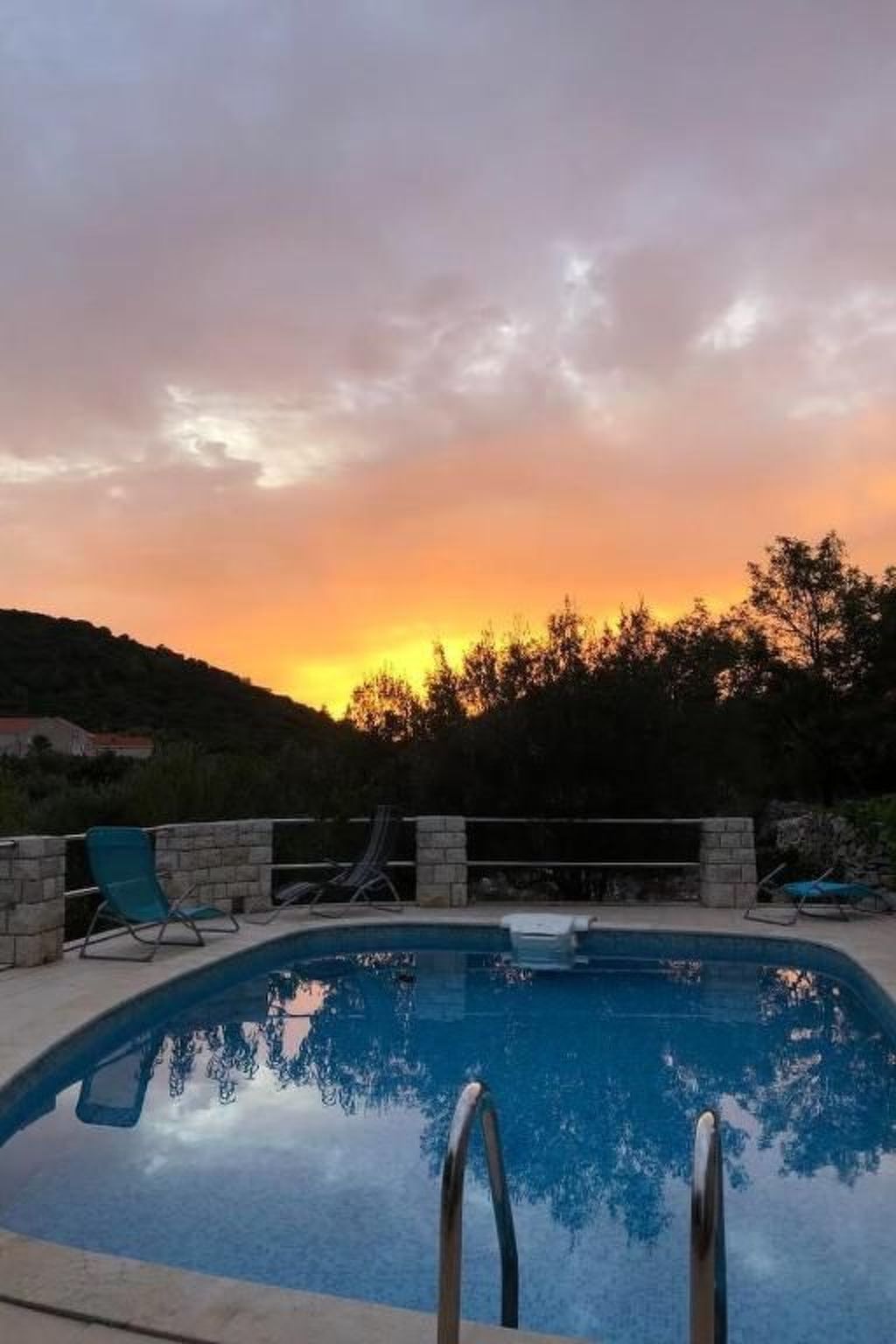 "Kastil" mit privatem Pool-Dedans