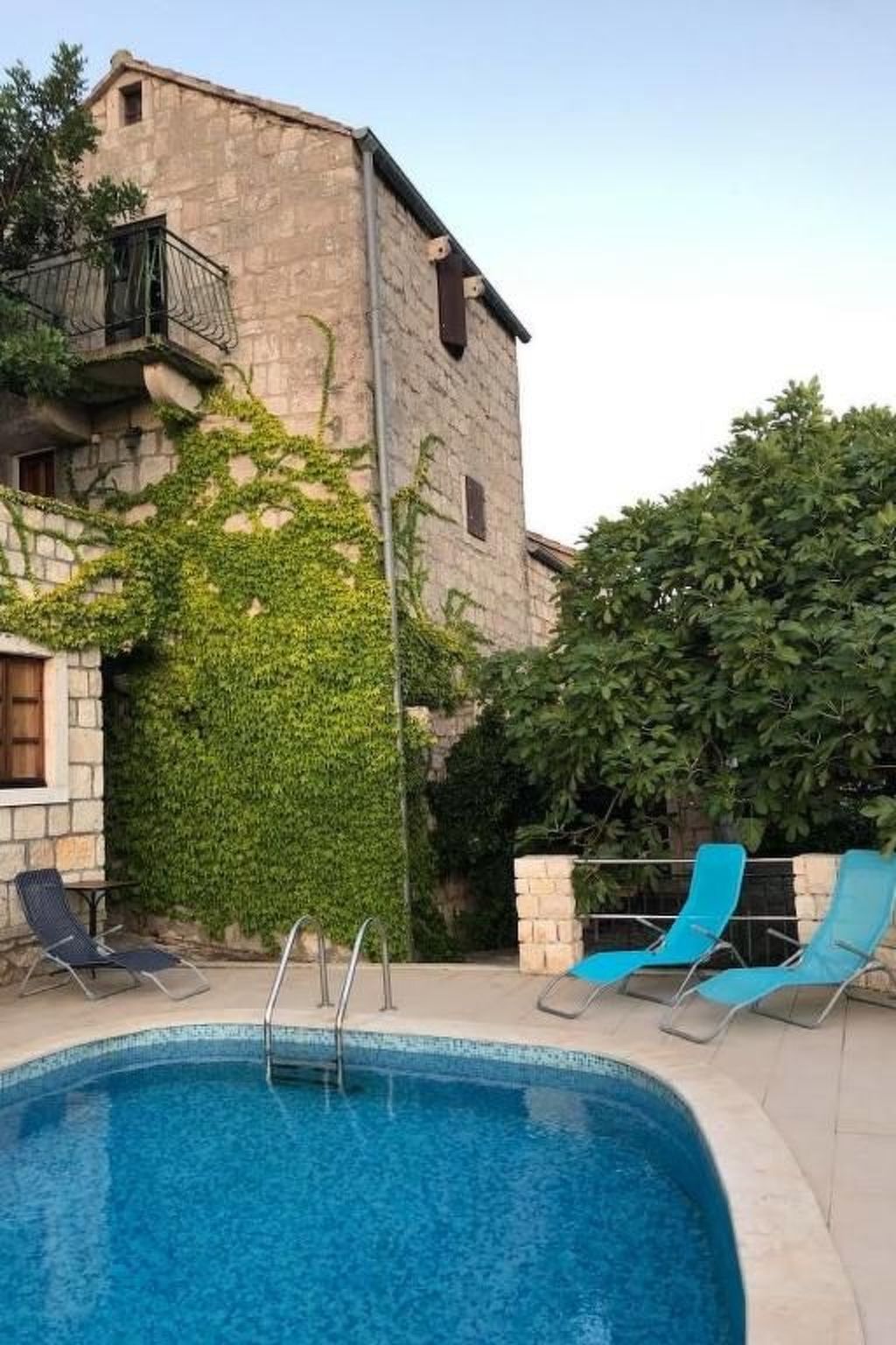 "Kastil" mit privatem Pool-Dedans