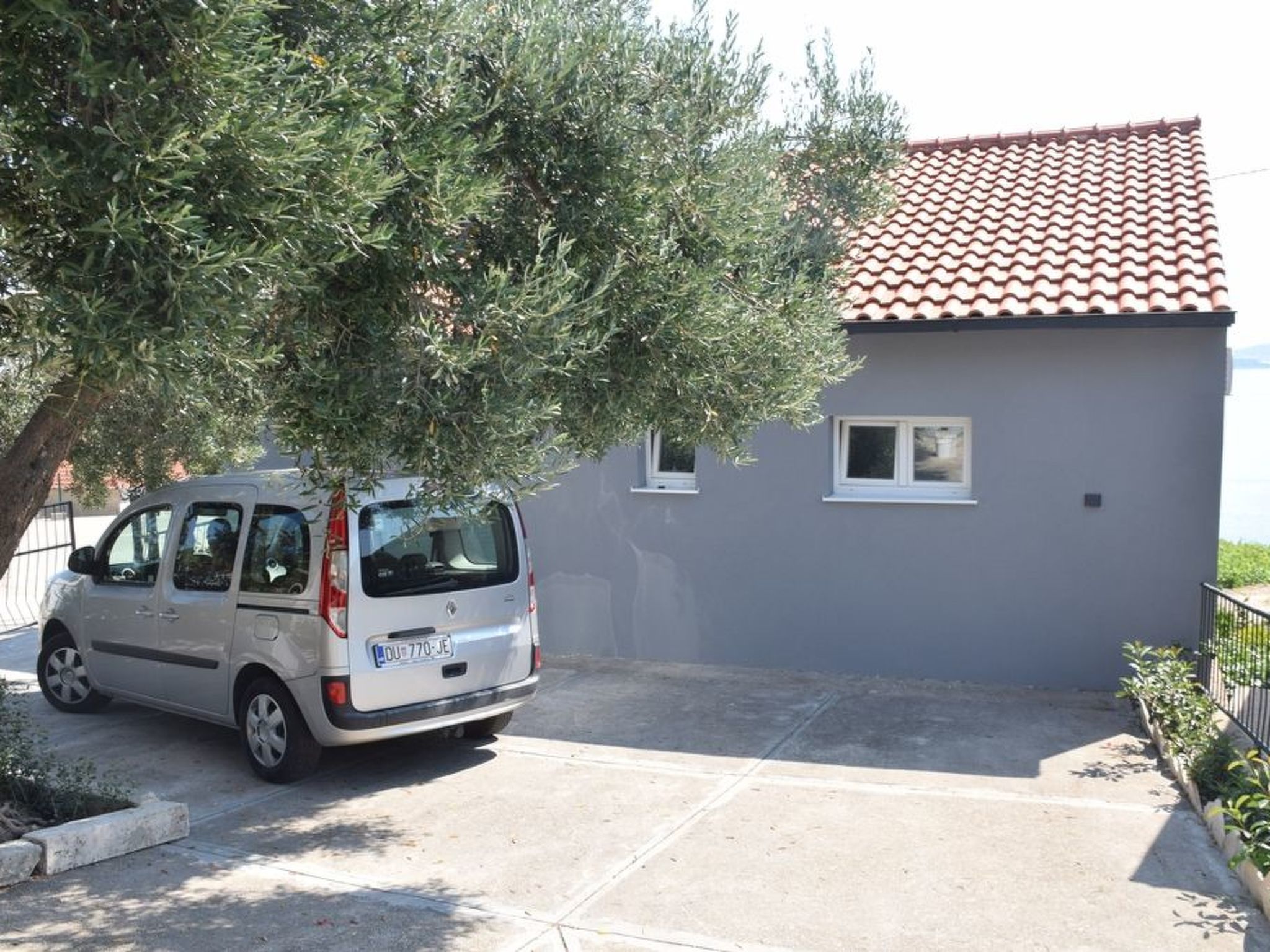 Mit Blick auf das Wasser