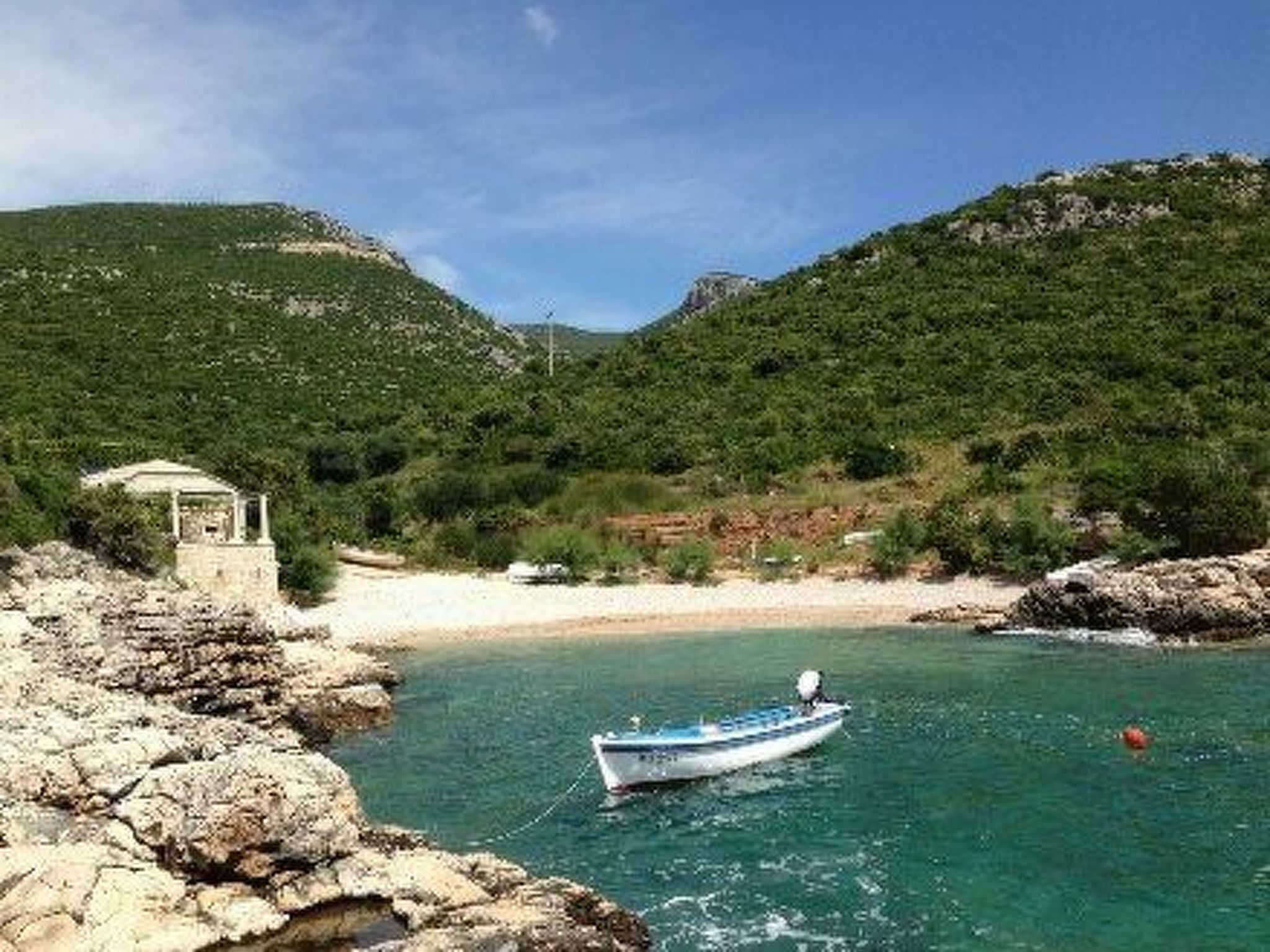 Mit Blick auf das Wasser-Draußen