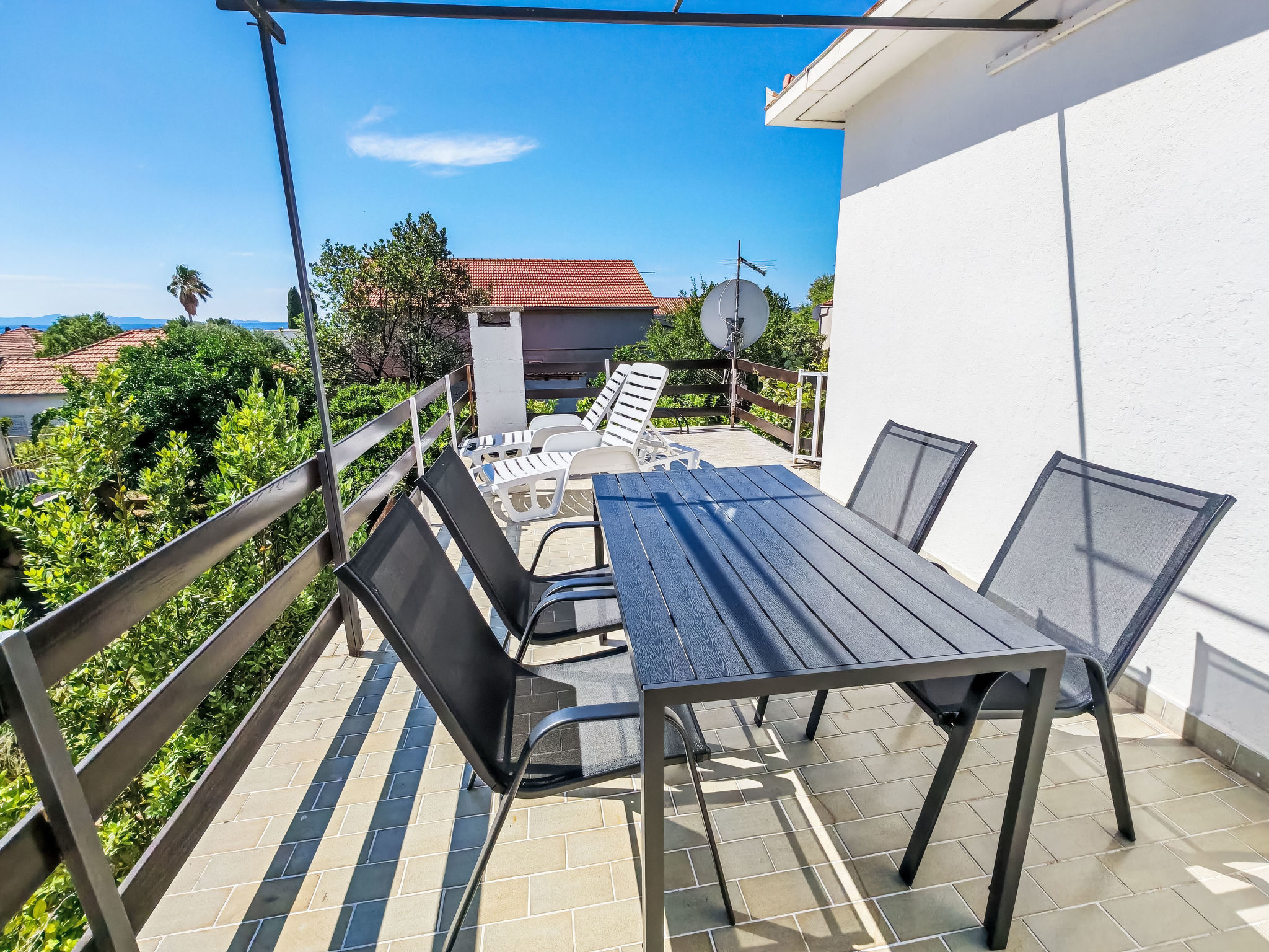 Maison Karmen auf zwei Ebenen mit Garten – Terrasse, photo 31 sur 52