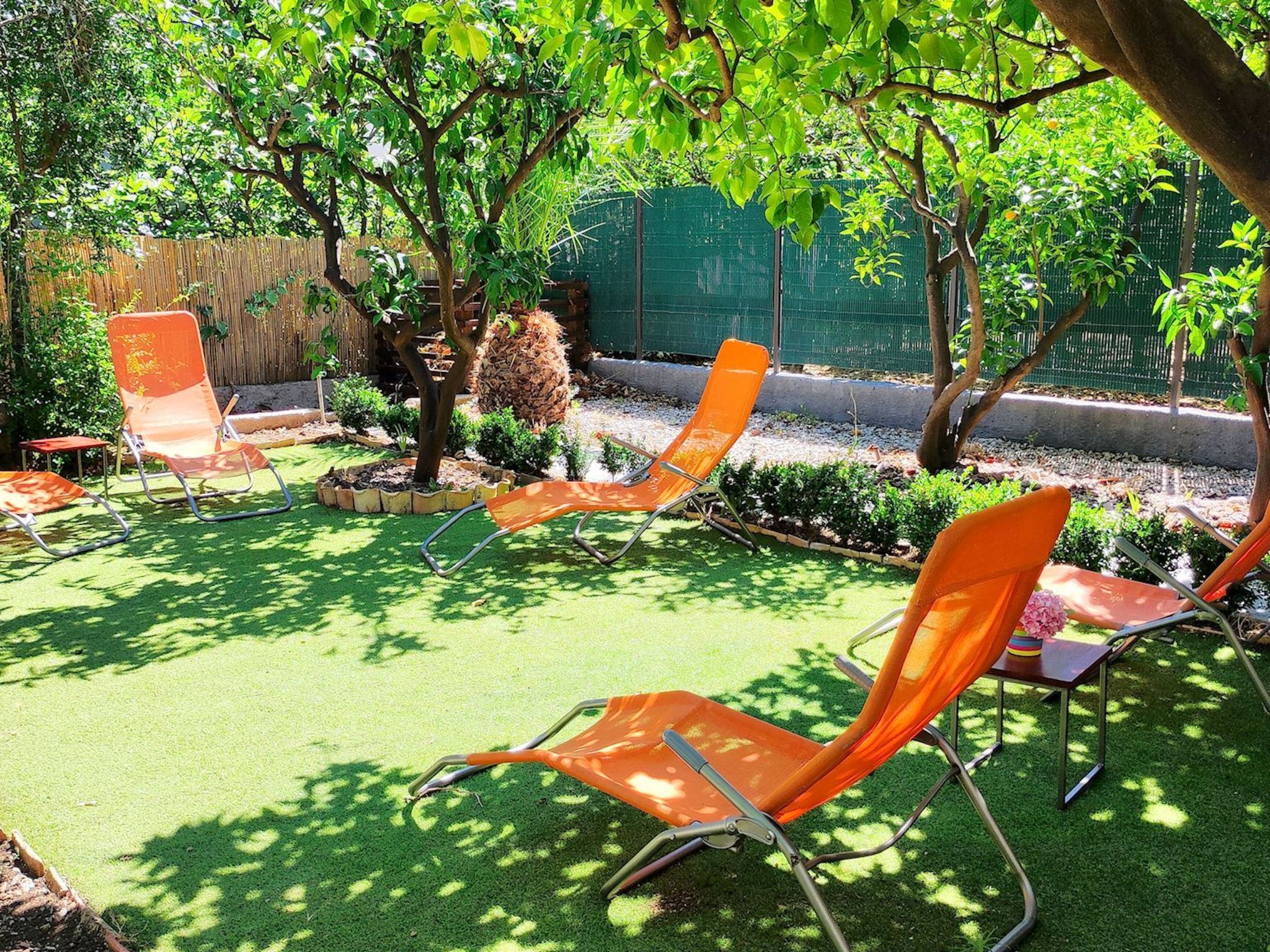 Karmen auf zwei Ebenen mit Garten-Binnen