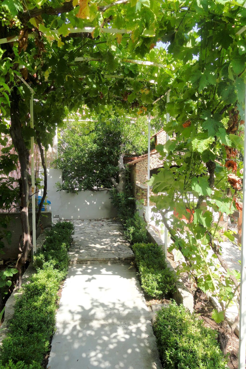 Karmen auf zwei Ebenen mit Garten-Binnen