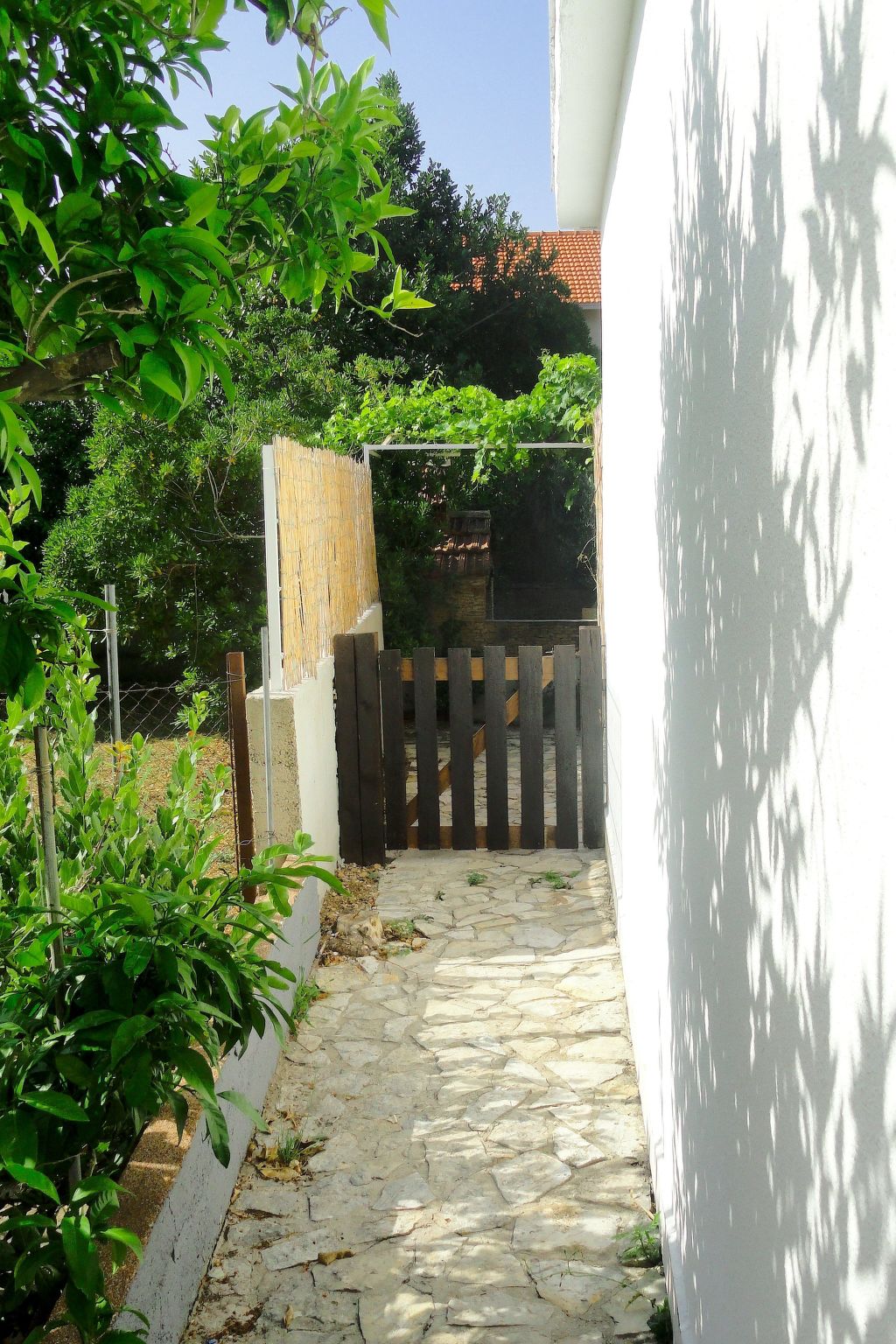 Karmen auf zwei Ebenen mit Garten-Binnen