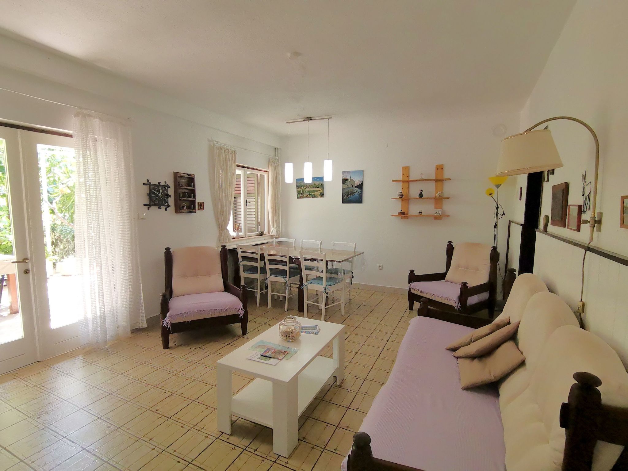 Karmen auf zwei Ebenen mit Garten-Binnen