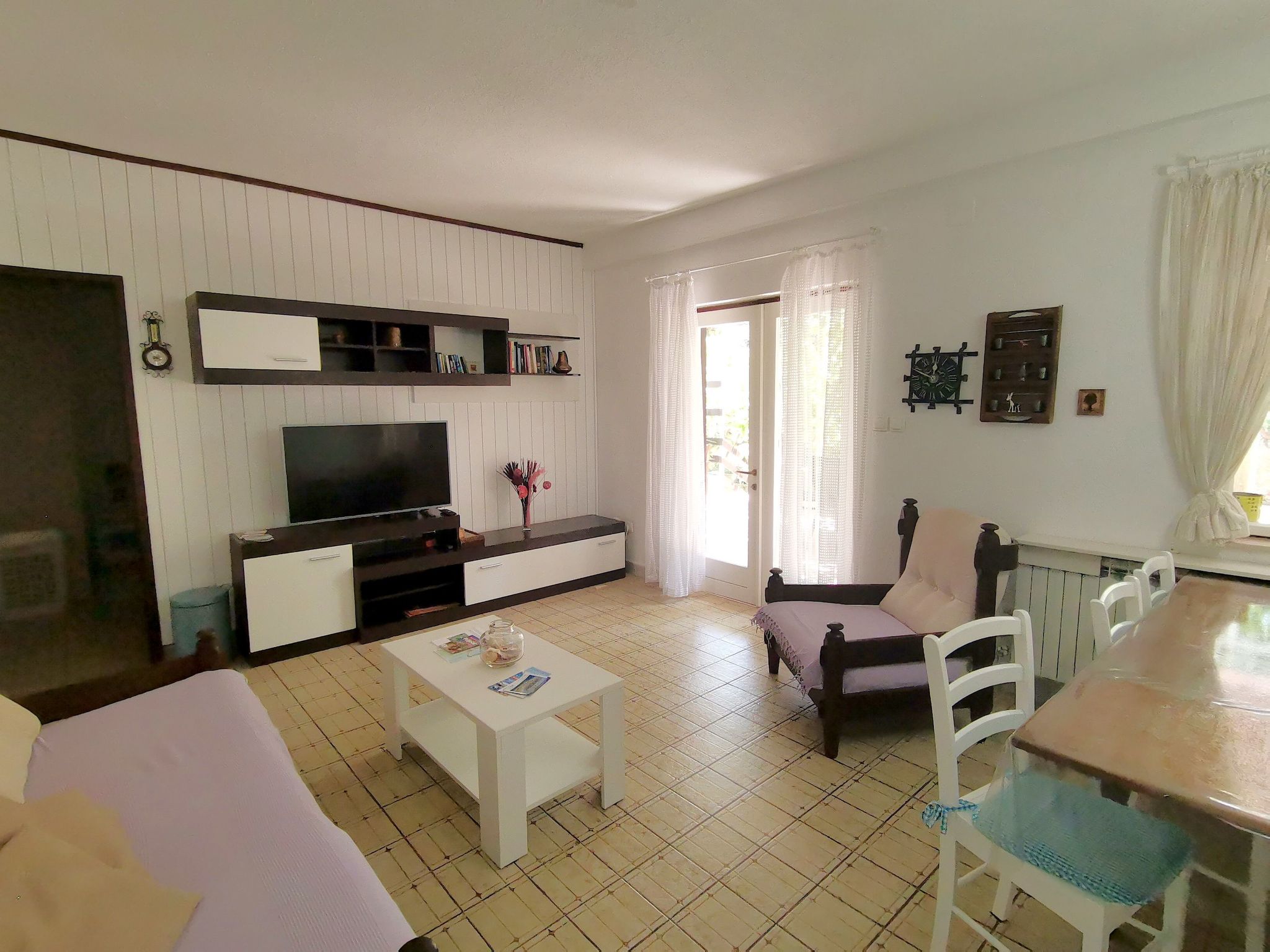 Karmen auf zwei Ebenen mit Garten-Binnen