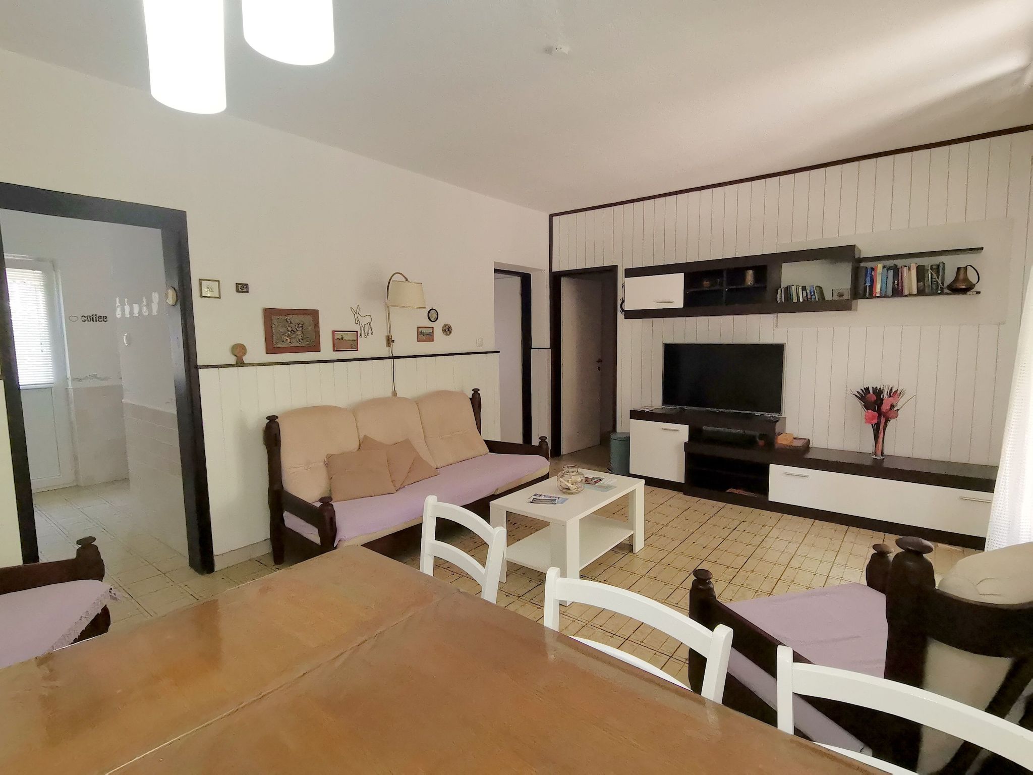 Karmen auf zwei Ebenen mit Garten-Binnen