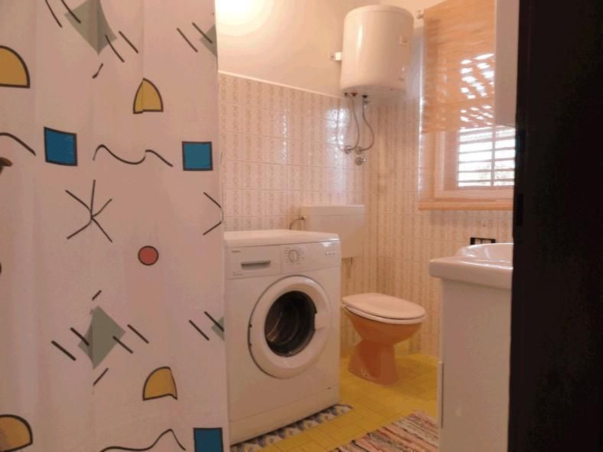 Karmen auf zwei Ebenen mit Garten-Binnen