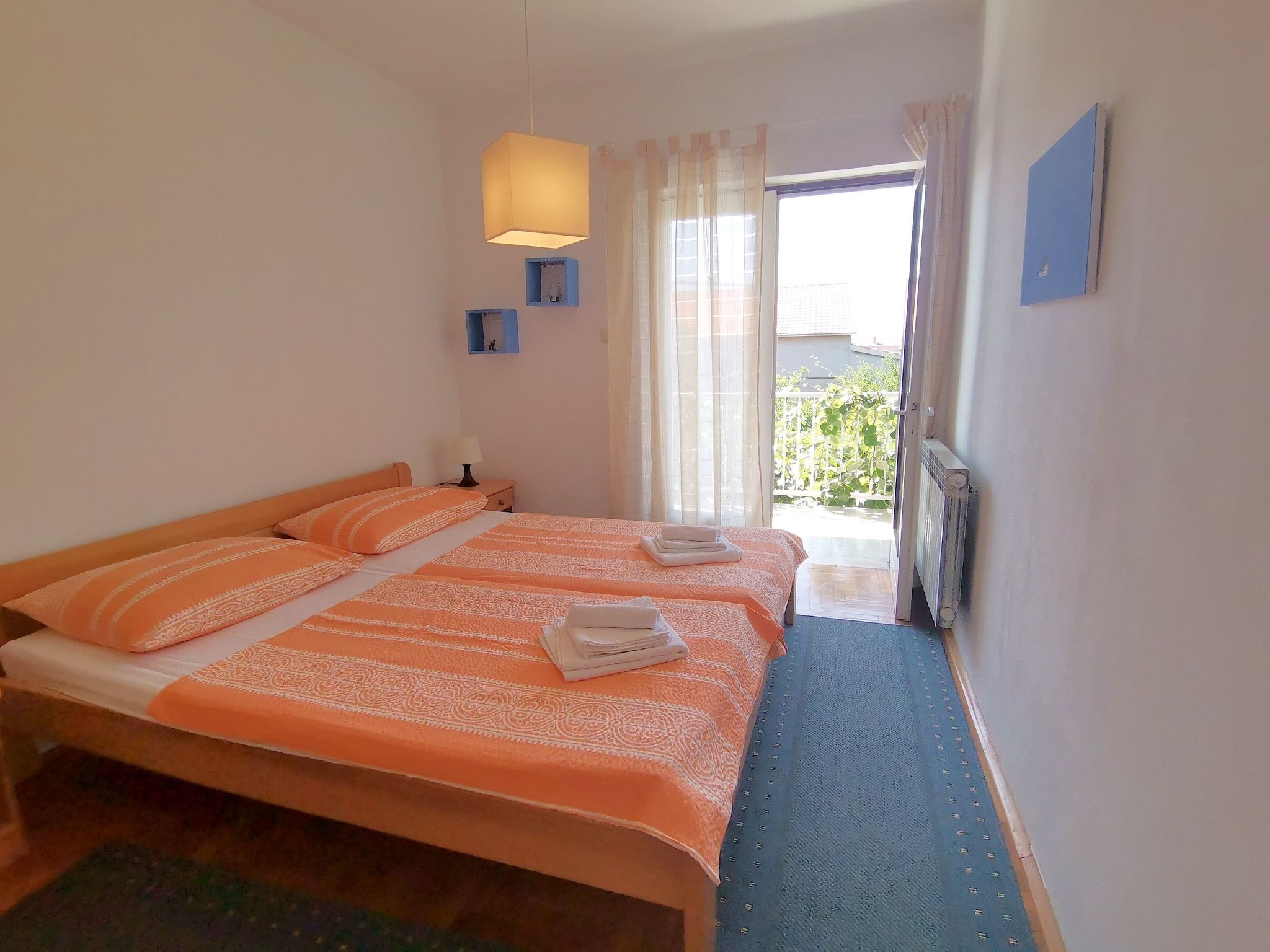 Karmen auf zwei Ebenen mit Garten-Binnen