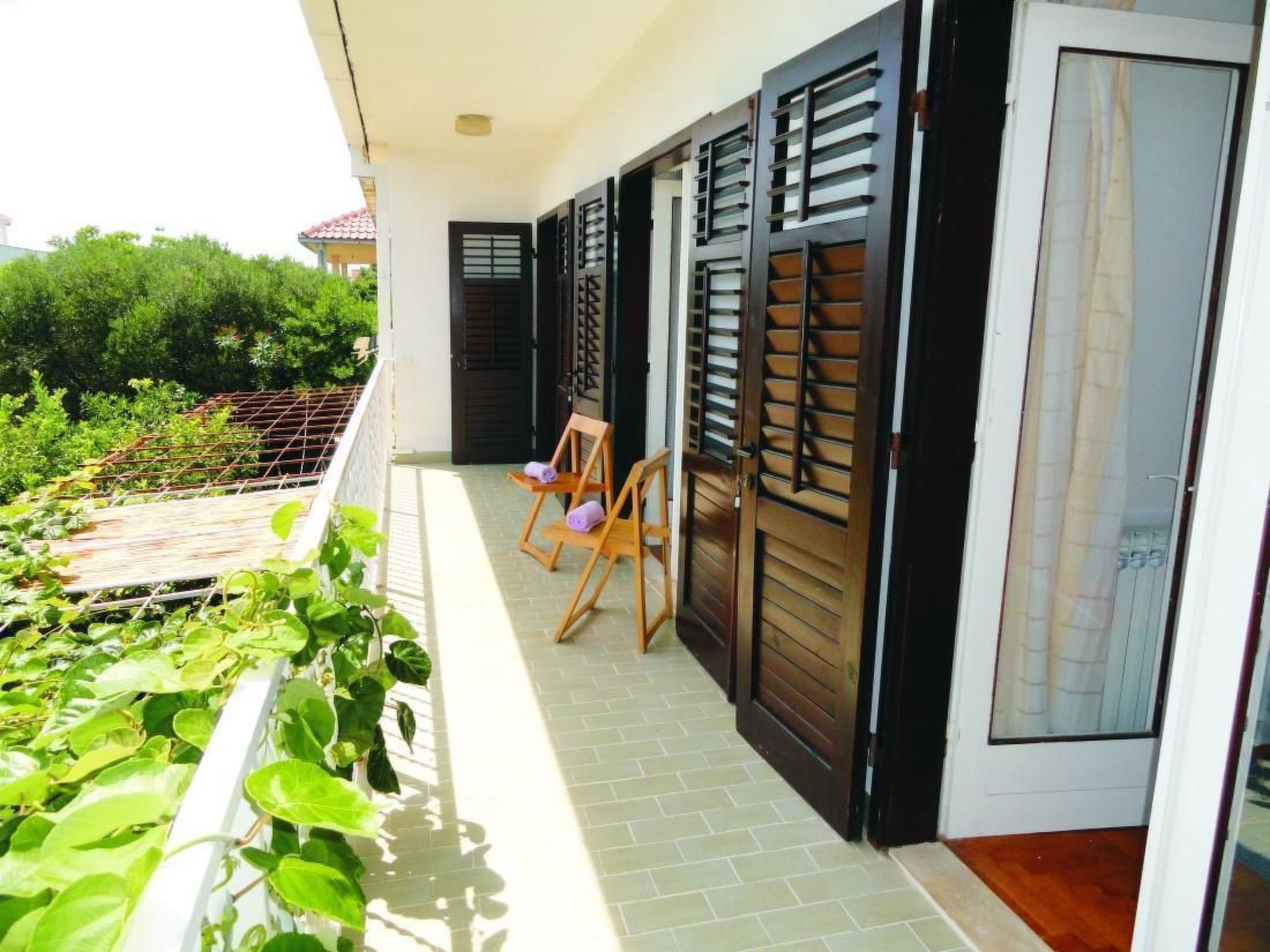 Karmen auf zwei Ebenen mit Garten-Binnen