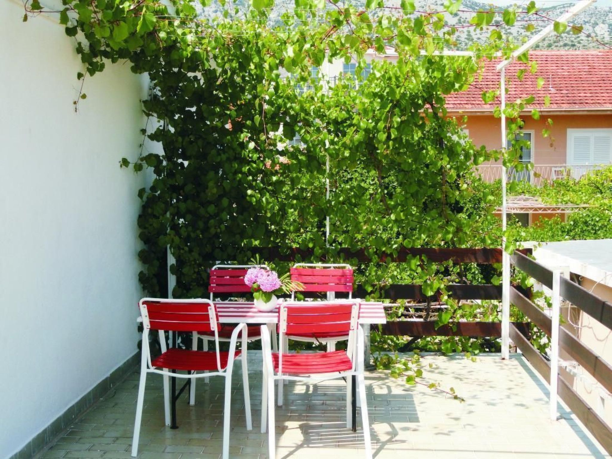 Karmen auf zwei Ebenen mit Garten-Binnen