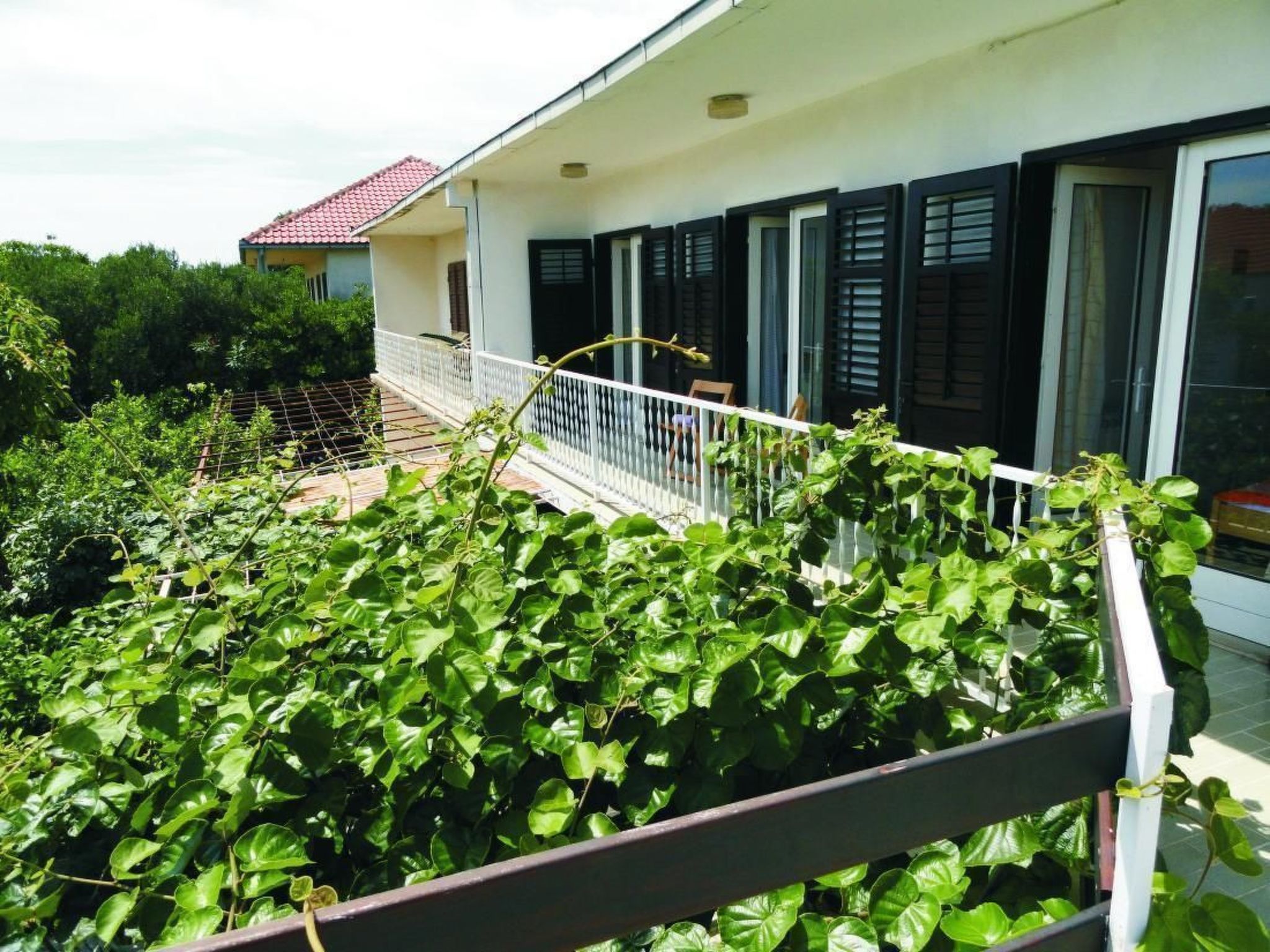 Karmen auf zwei Ebenen mit Garten-Binnen