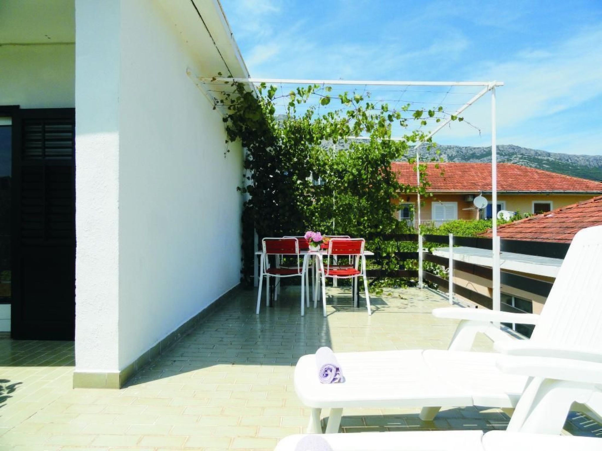 Karmen auf zwei Ebenen mit Garten-Binnen