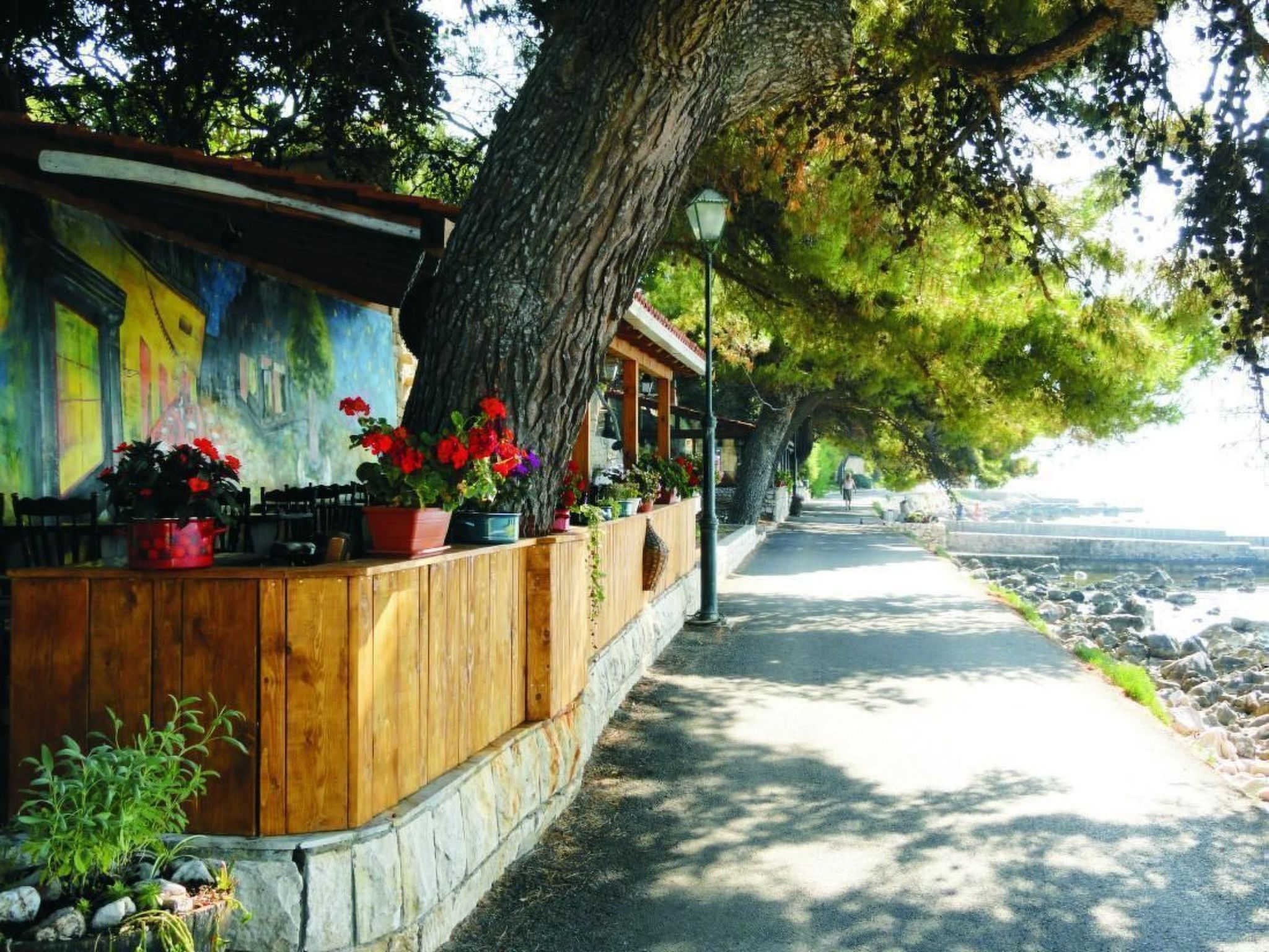 Karmen auf zwei Ebenen mit Garten-Binnen