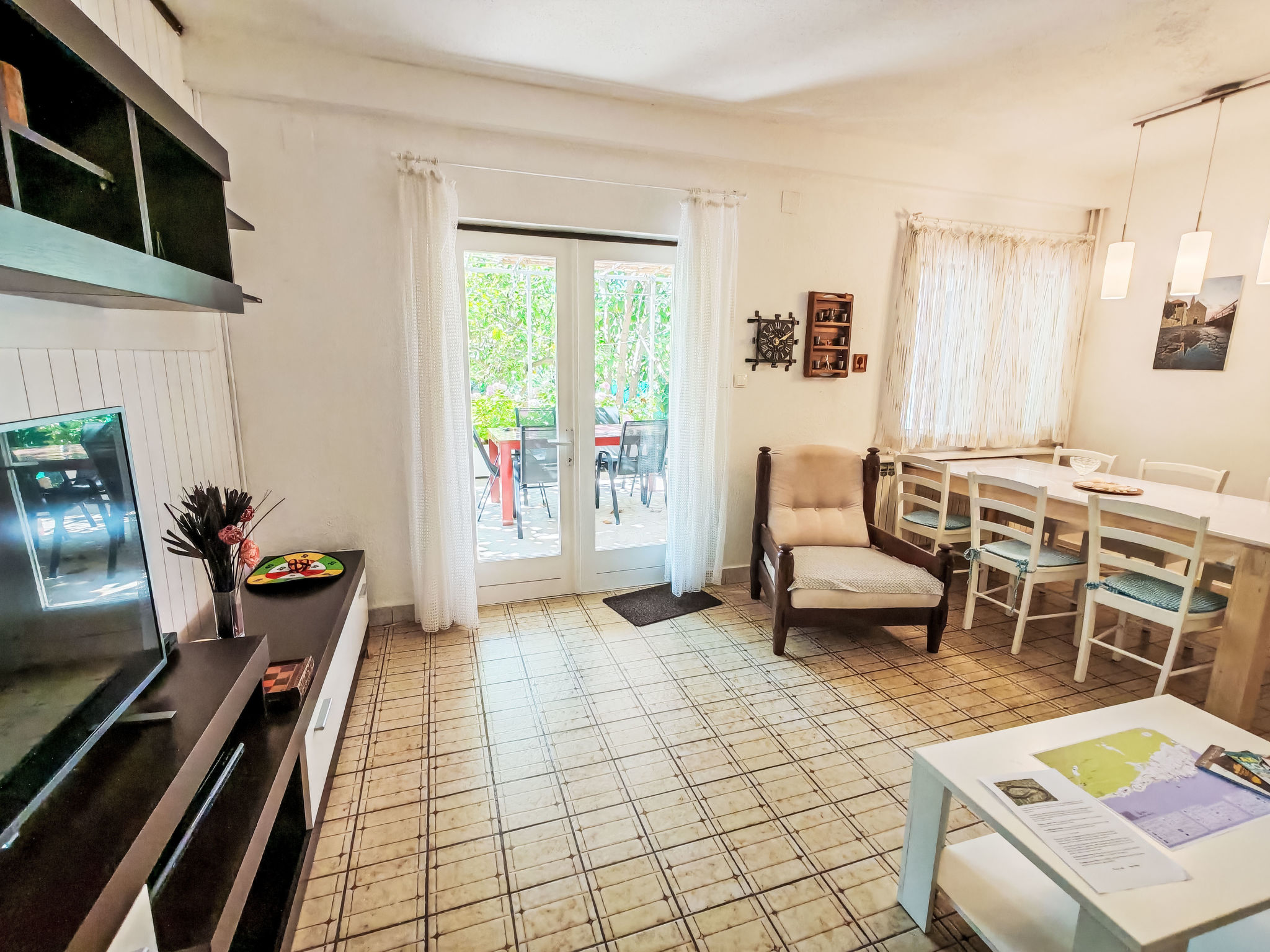 Maison Karmen auf zwei Ebenen mit Garten – Cuisine et coin repas, photo 14 sur 52